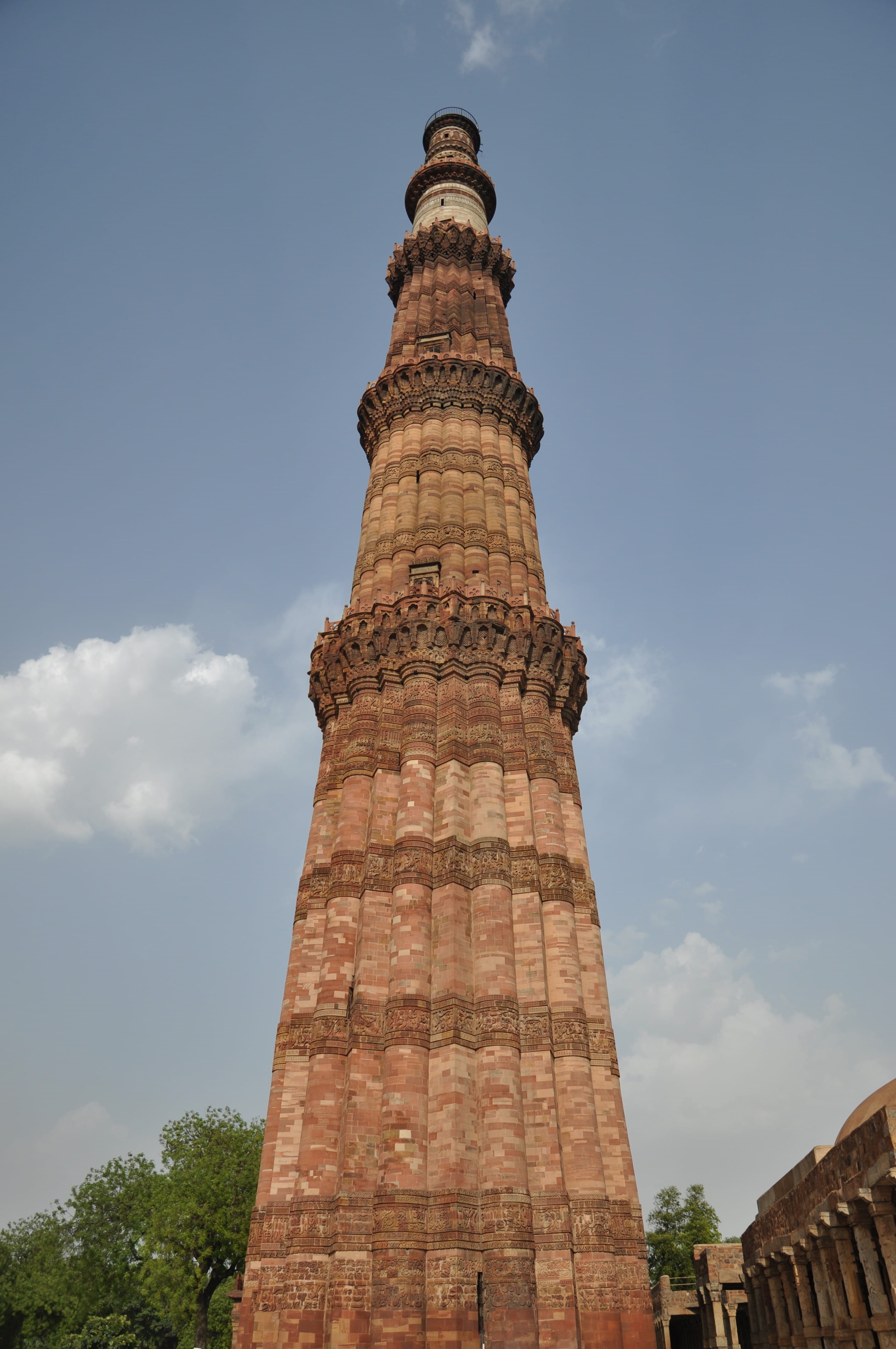 tourism, travel destinations, carved, tower, outdoors, Minaret, delhi, ancient civilization, sky, qutab, tree, city, architectural column, qutub, travel, Phone HD Wallpaper