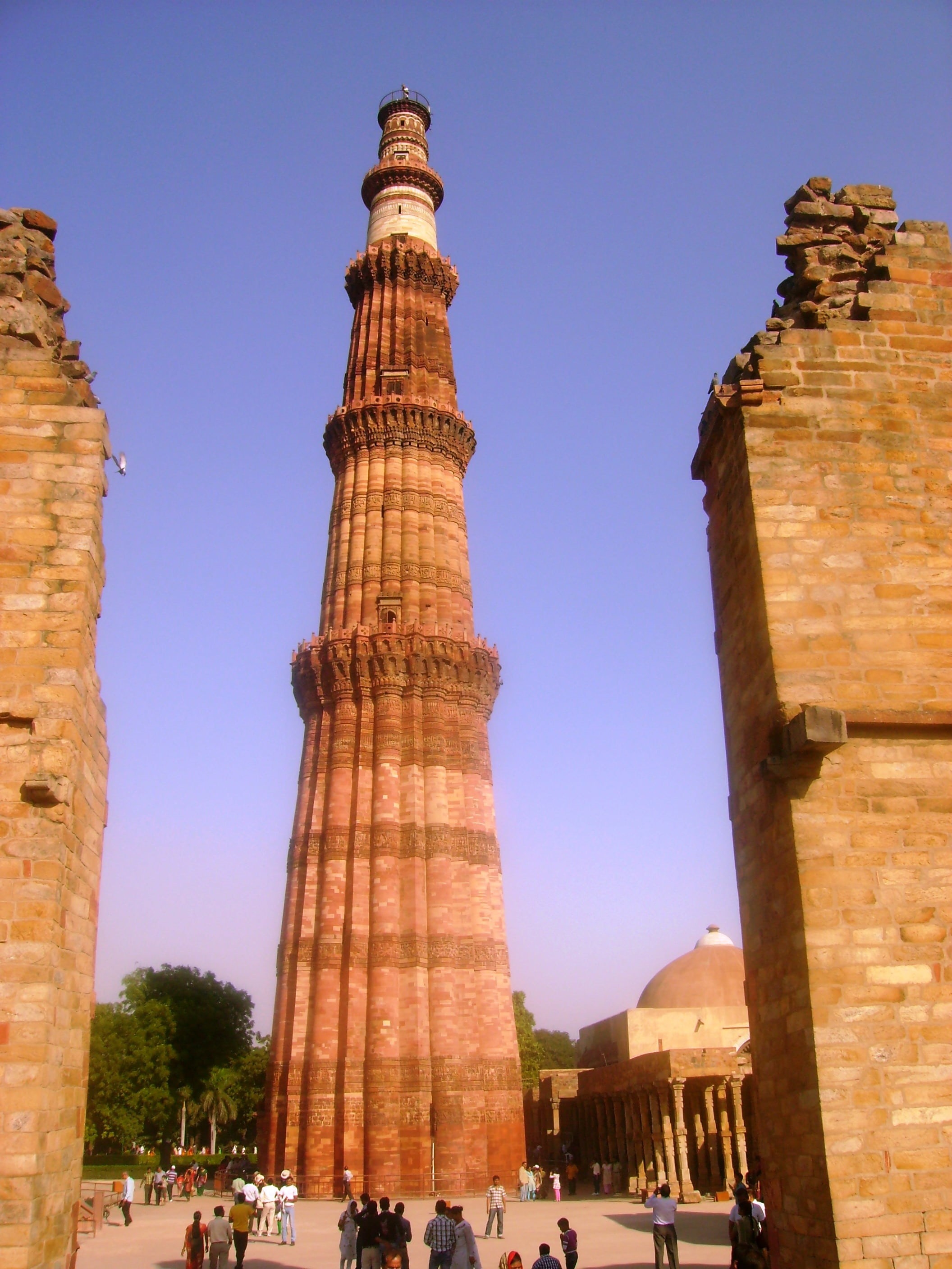 landmark, architecture, the past, 2K, sky, built structure, ancient civilization, tall - high, travel, tourism, arch, brown, india, travel destinations, Phone HD Wallpaper