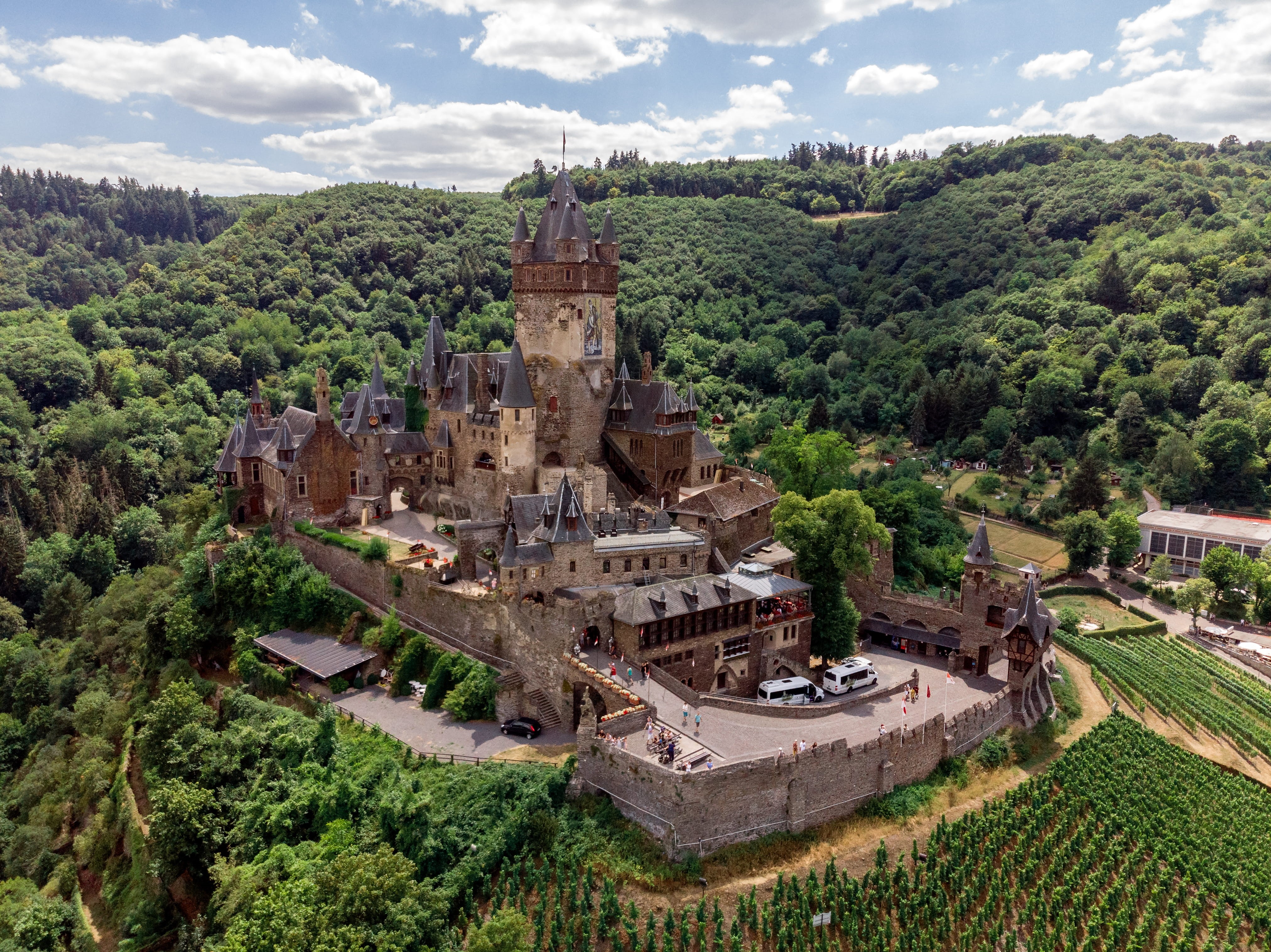 history, cloud - sky, the past, green color, cochem, built structure, day, germany, outdoors, building exterior, castle, travel, sky, no people, 4K, mountainous, HD Wallpaper