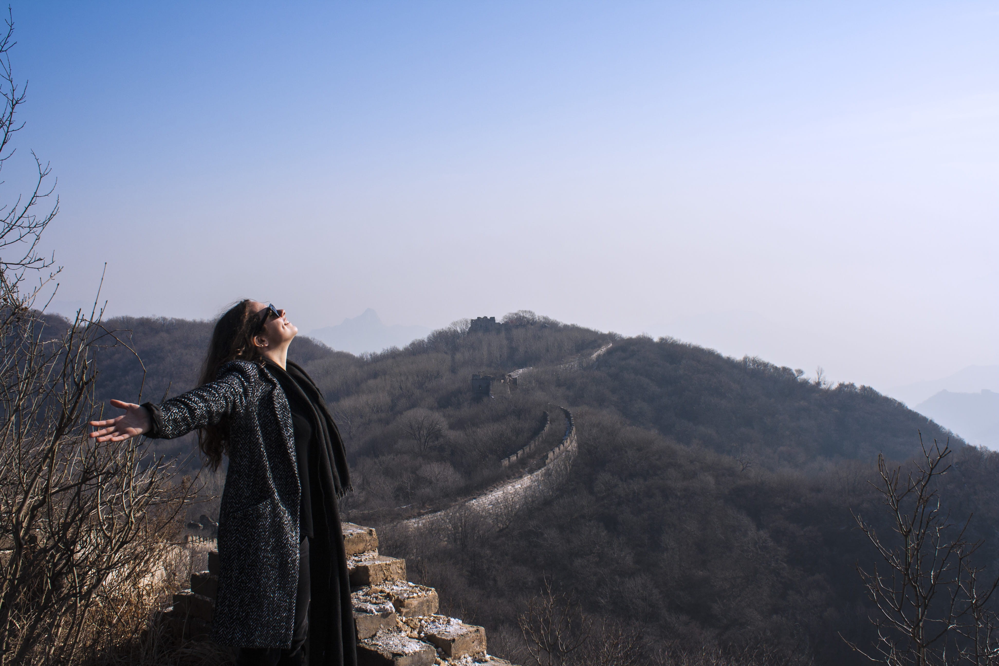 hairstyle, happy, day, one person, clear sky, scenics - nature, mountain range, non-urban scene, nature, mountain, china, outdoors, tree, girl, 4K, great wall, HD Wallpaper