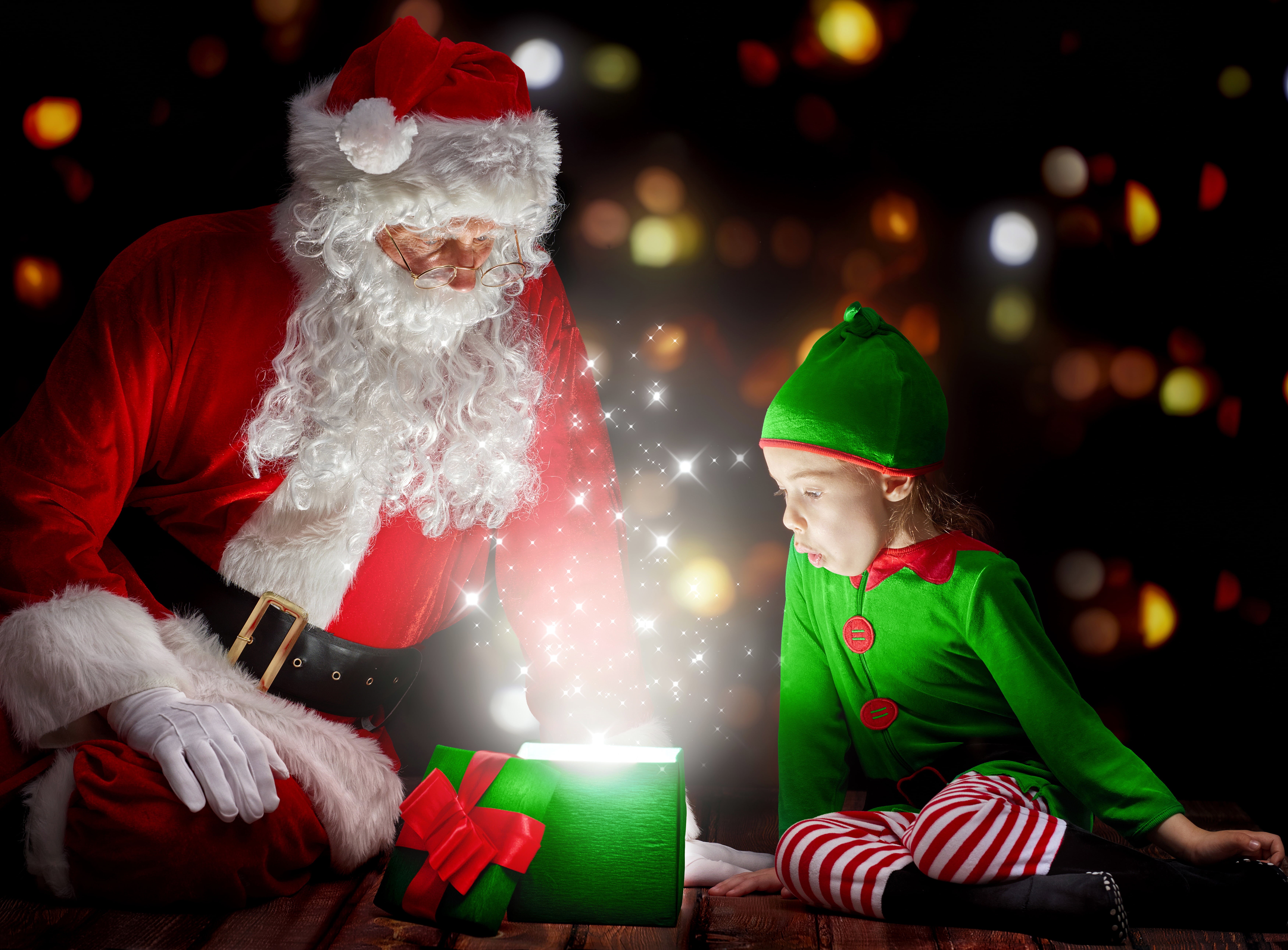 green, hat, red, box, santa hat, decoration, christmas tree, tree, offspring, 5K, box - container, magic, holiday - event, gift box, men, holiday, new year, HD Wallpaper