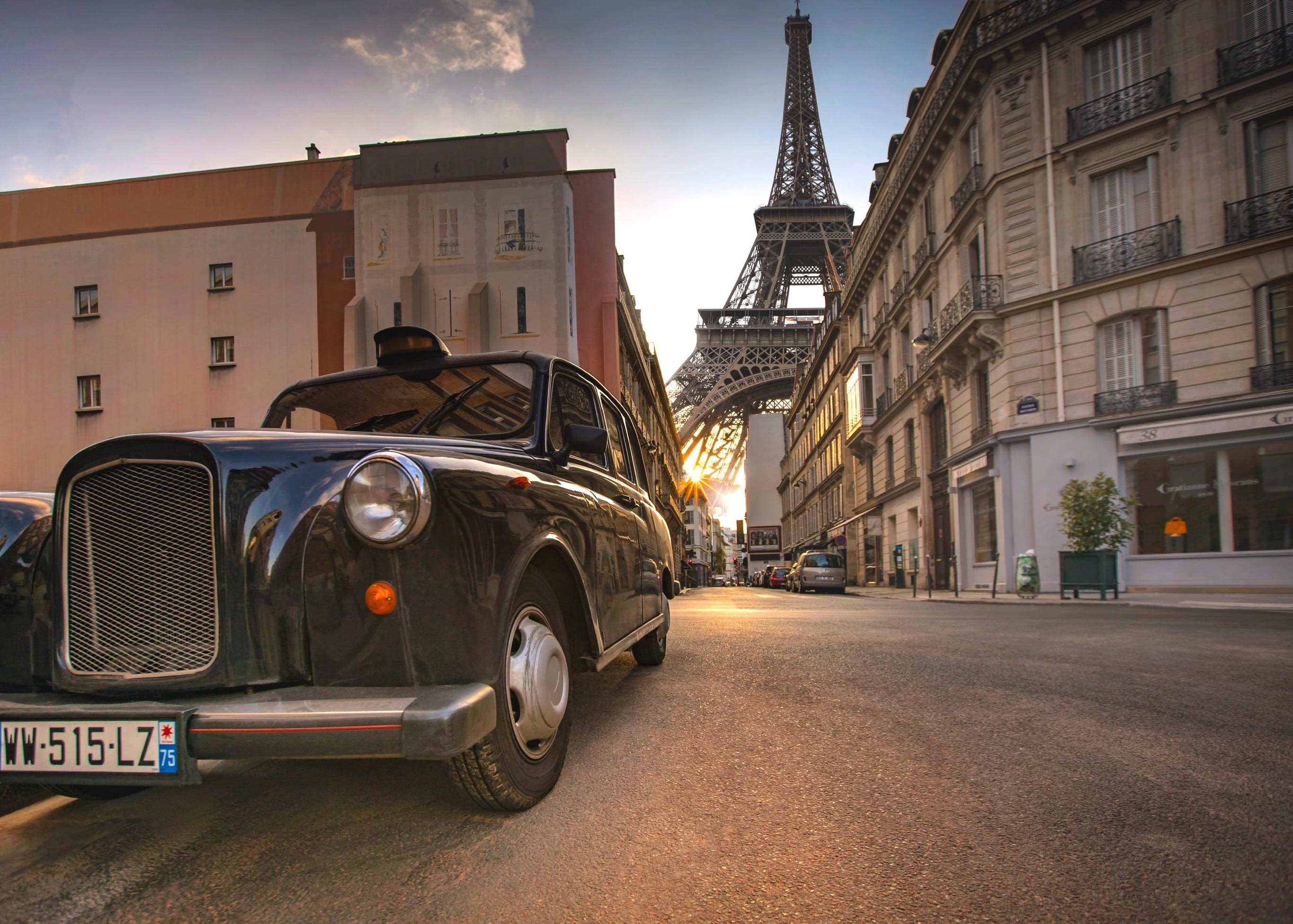 building, cab, land vehicle, black, sky, sightseeing, built structure, retro styled, outdoors, no people, car, parking, vintage car, motor vehicle, photo, HD Wallpaper