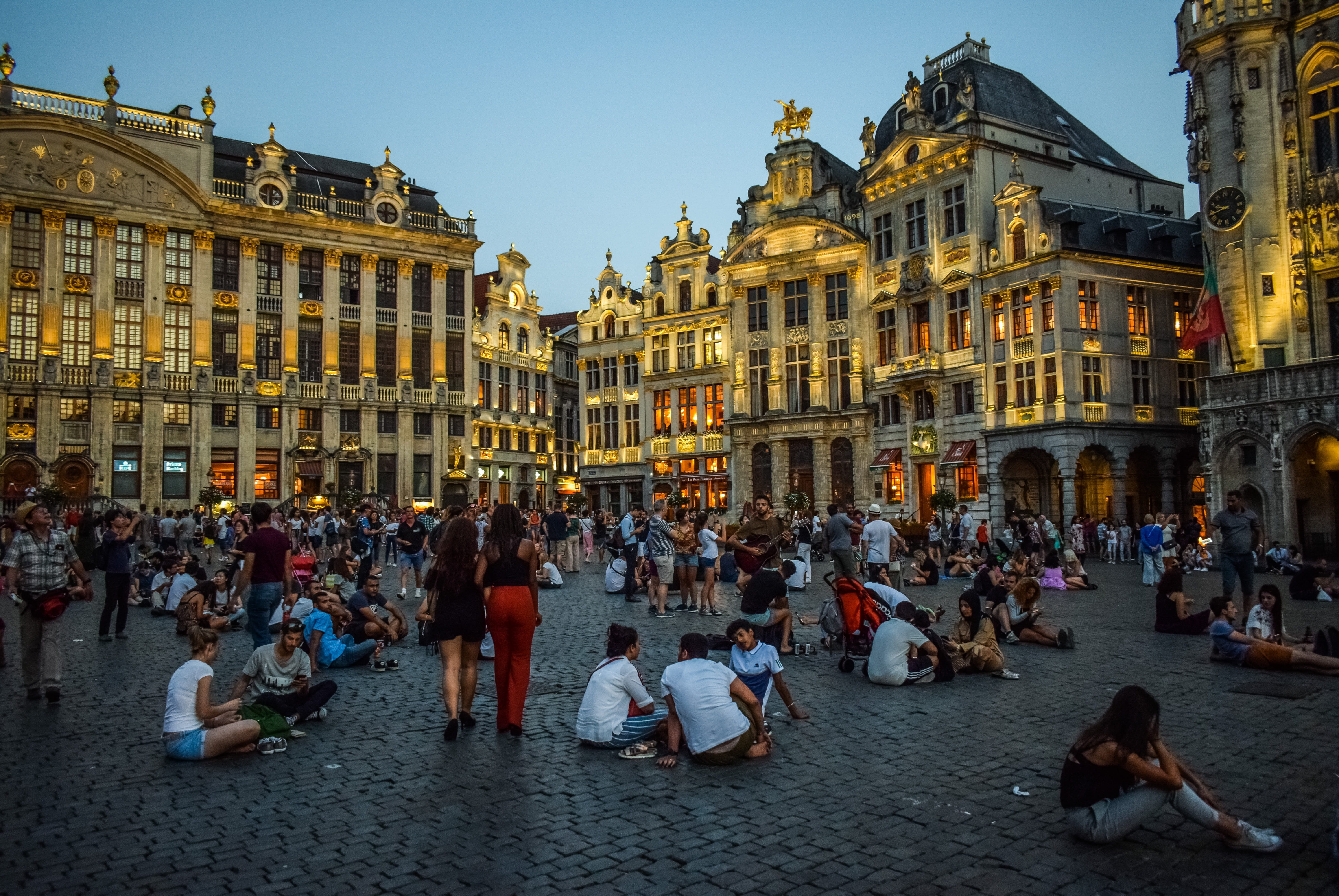 sightseeing, europe, large group of people, outdoors, travel, building, lifestyles, afternoon, sitting, brussels, famous, crowd, women, city, group of people, HD Wallpaper