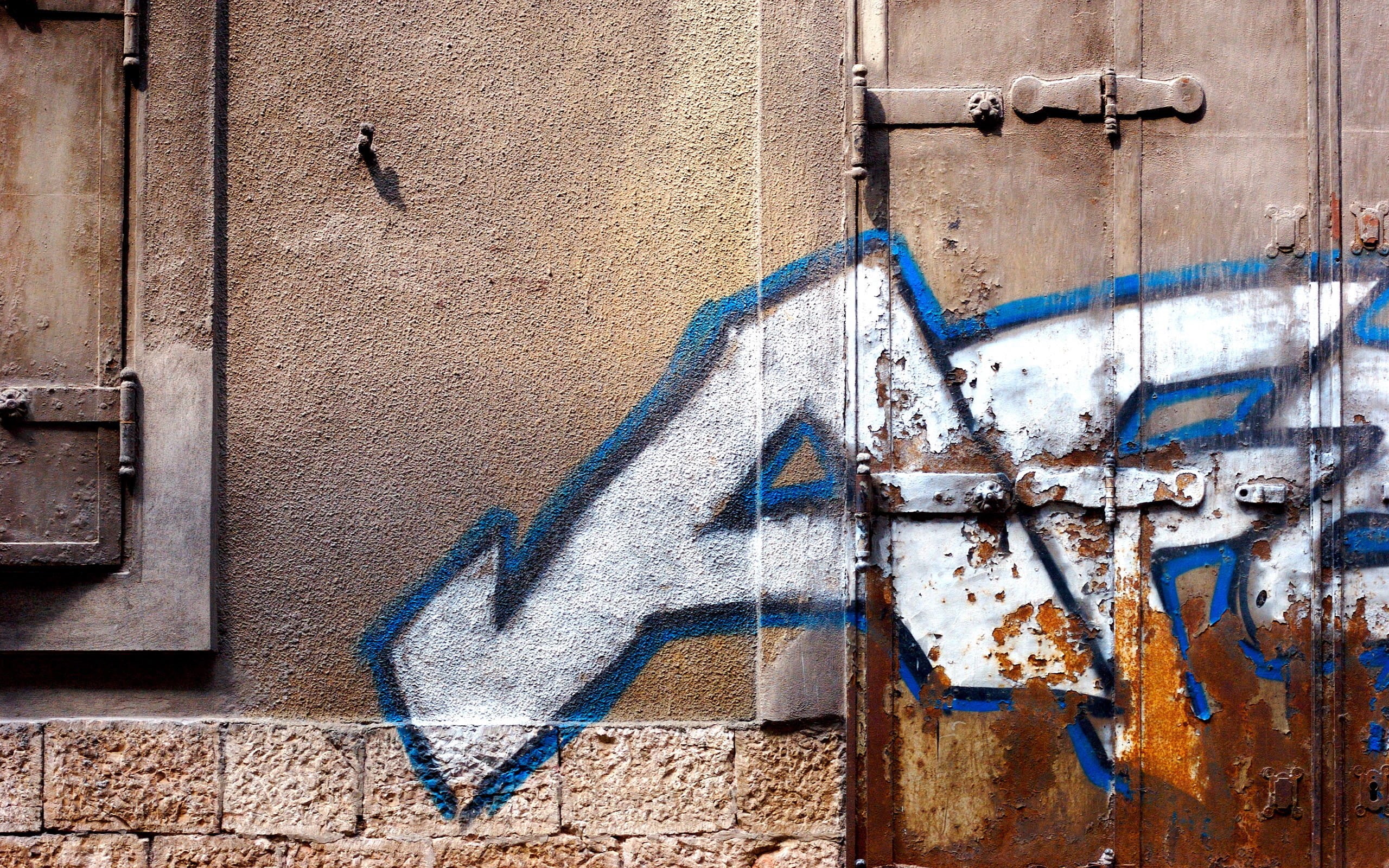 wood - material, grafiti, building, damaged, wall, art and craft, building exterior, wall - building feature, run-down, abandoned, painting, outdoors, sunlight, HD Wallpaper