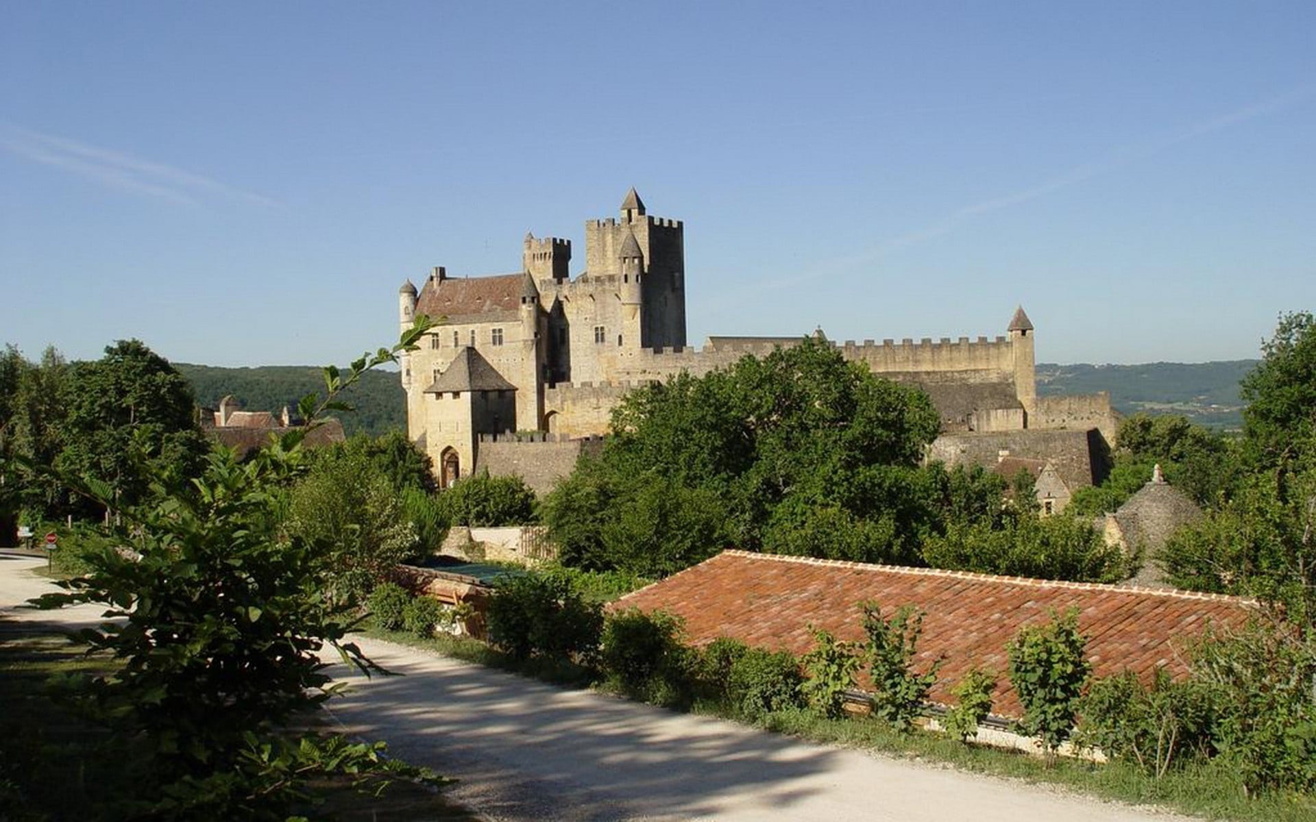 famous Place, ancient, old, cultures, castle, building, trees, france, spain, protection, travel Destinations, the past, tourism, outdoors, chateau des milandes, HD Wallpaper