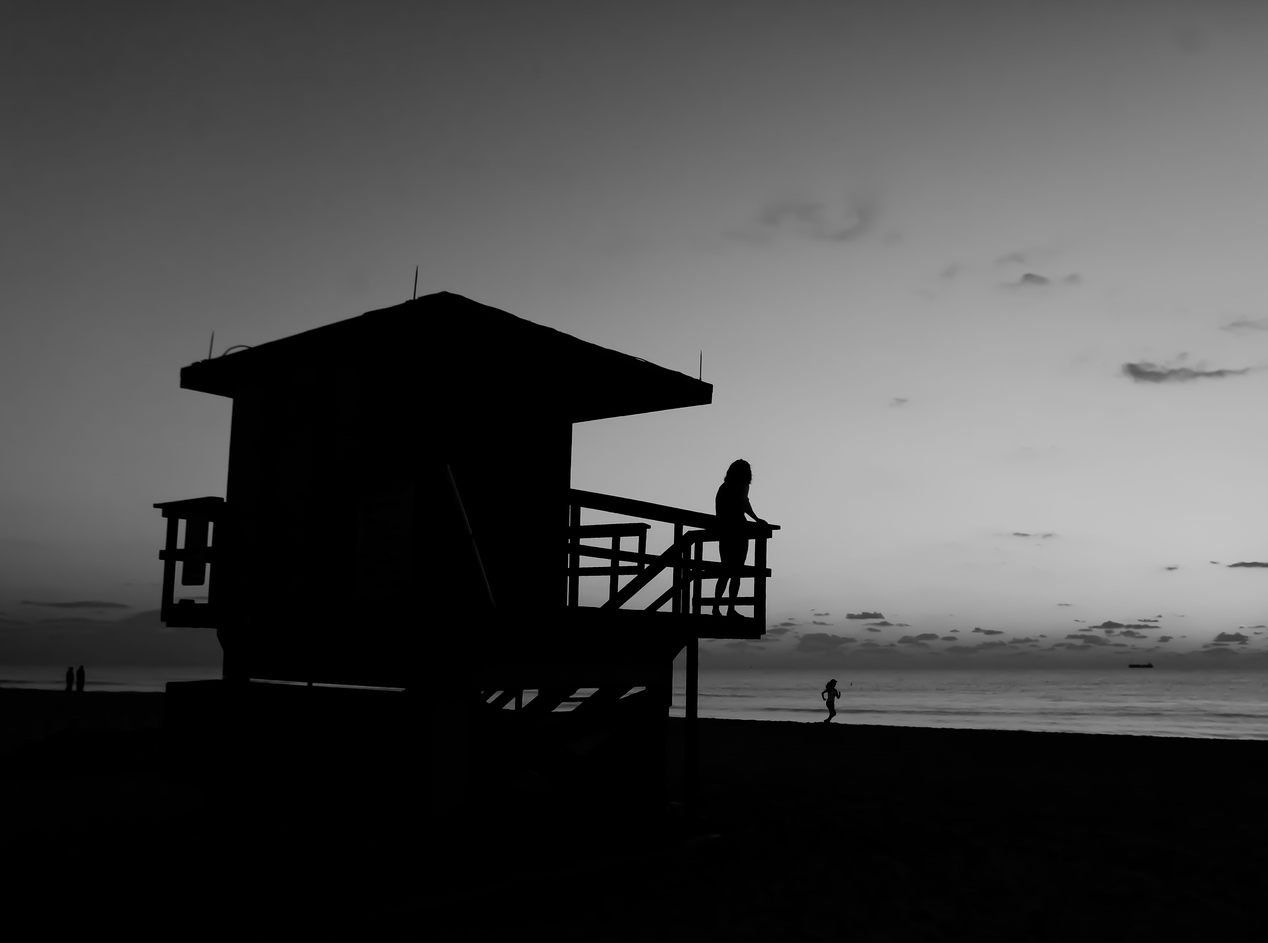 united states, building exterior, faraway, south beach, one person, protection, man made structure, real people, United States of America, outdoors, places, HD Wallpaper