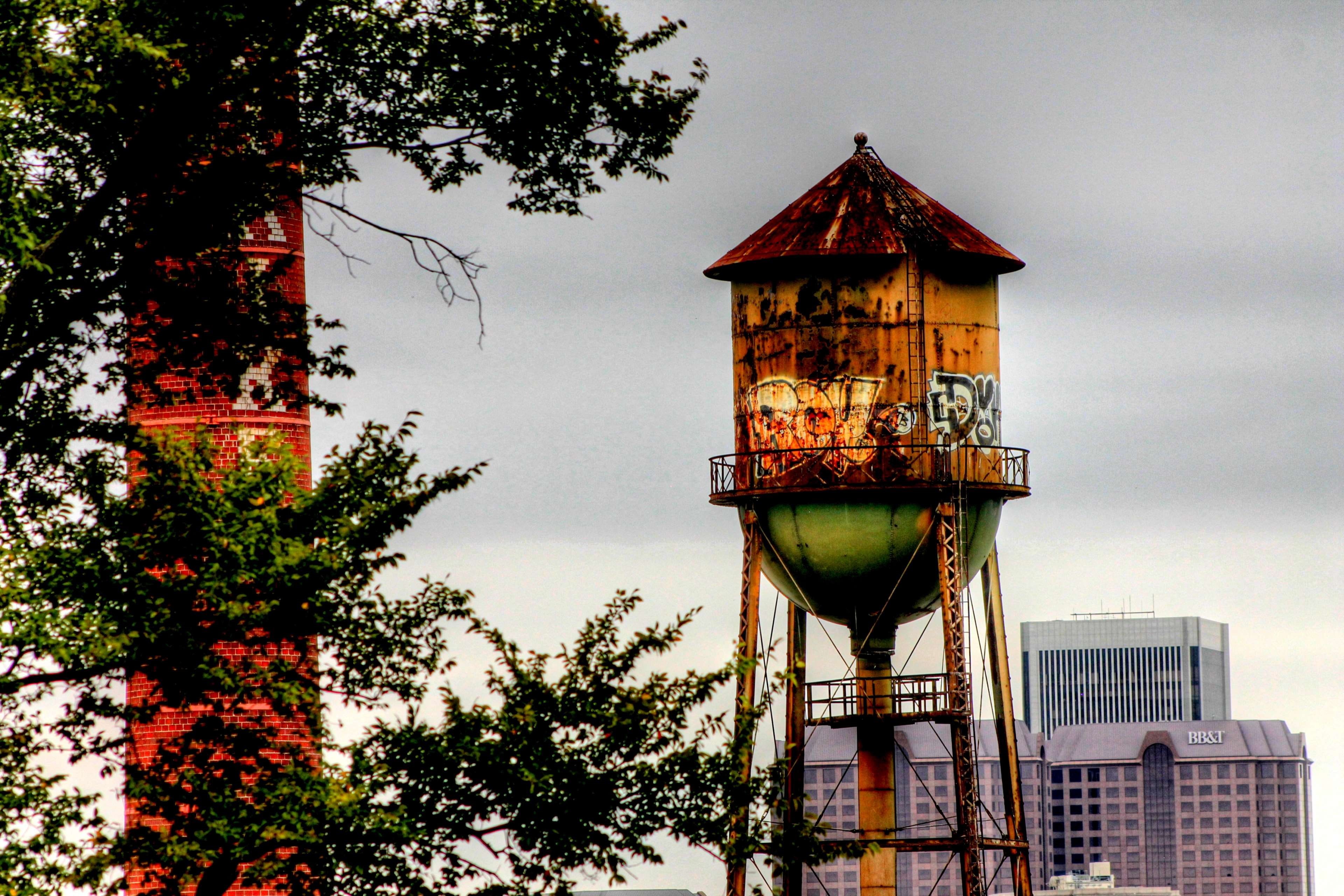 4K, water tank, building exterior, city, low angle view, growth, water, sky, skyline, graffiti, outdoors, nature, lookout tower, old, plant, built structure, HD Wallpaper