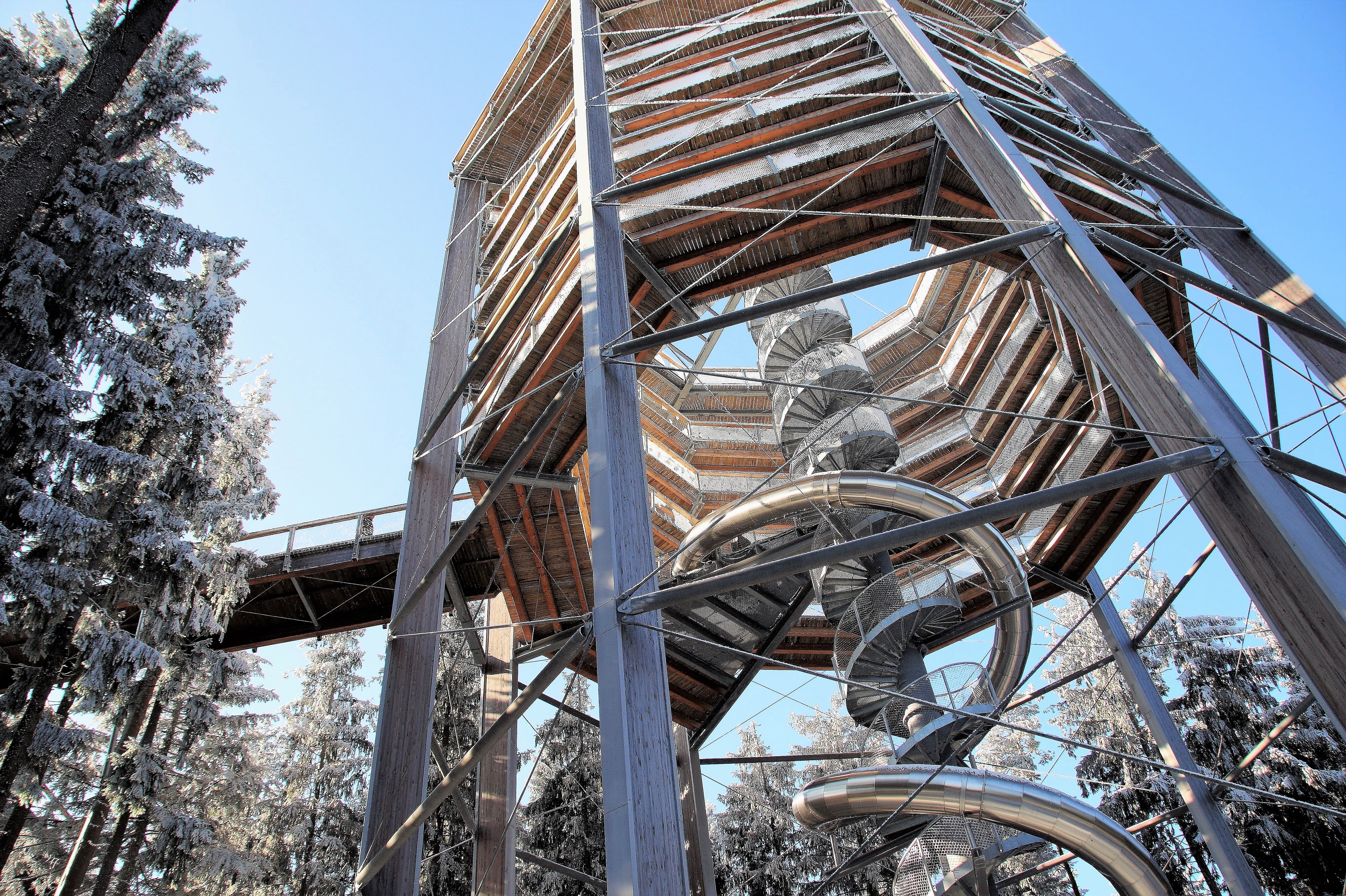 lookout, no people, outdoors, tree, run-down, šumava, low angle view, water slide, obsolete, built structure, stairs, treetops, the tourist, ruined, building exterior, HD Wallpaper