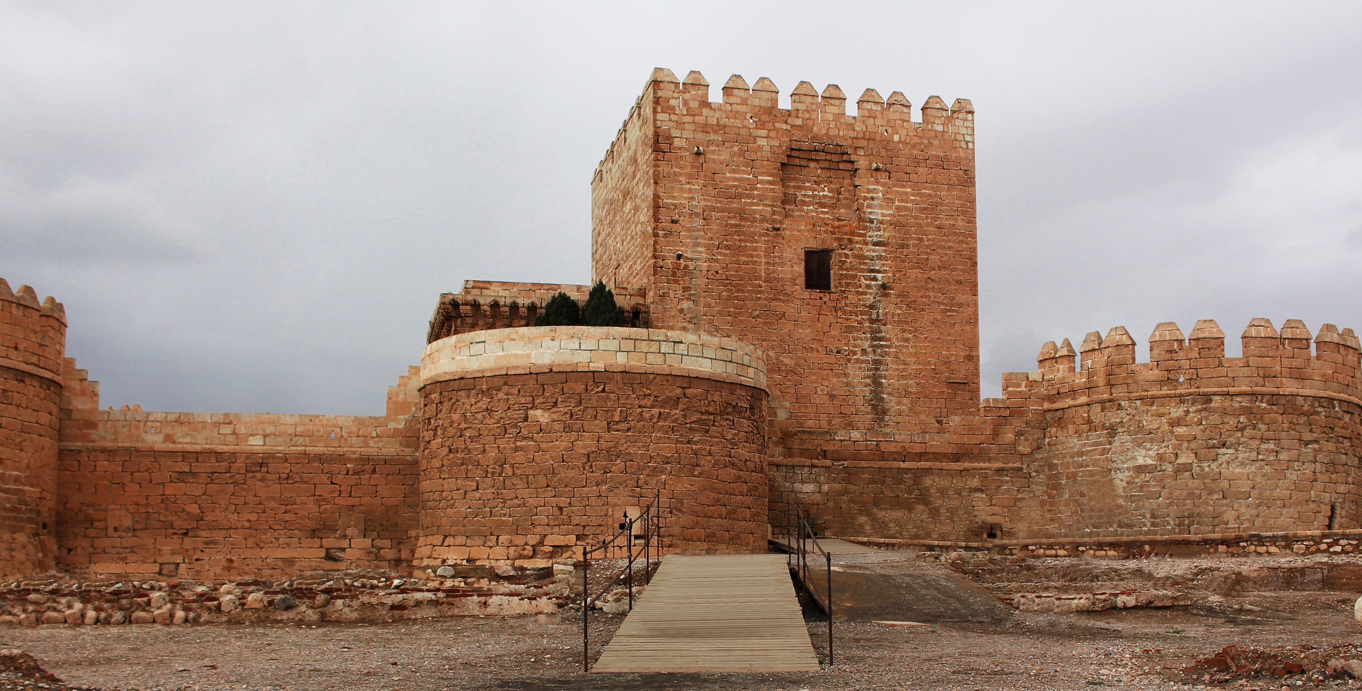 ruined, day, stone wall, 4K, wall, travel destinations, built structure, fort, ancient civilization, fortress, archaeology, outdoors, history, sky, alcazaba, HD Wallpaper