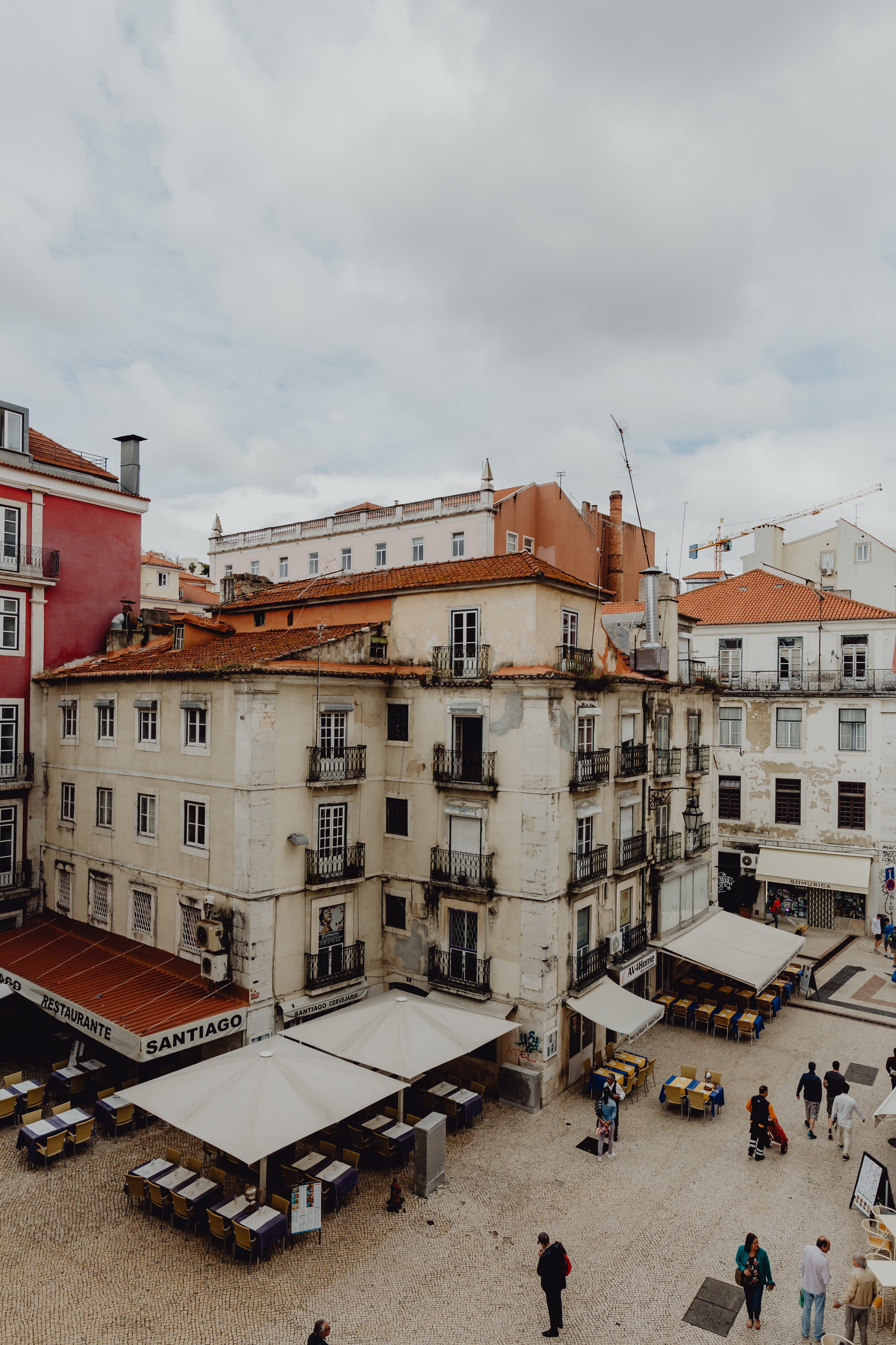 lisboa, lisbon, cloud - sky, architecture, high angle view, real people, sky, Moorish-style, nature, large group of people, outdoors, restaurant, casa, Phone HD Wallpaper