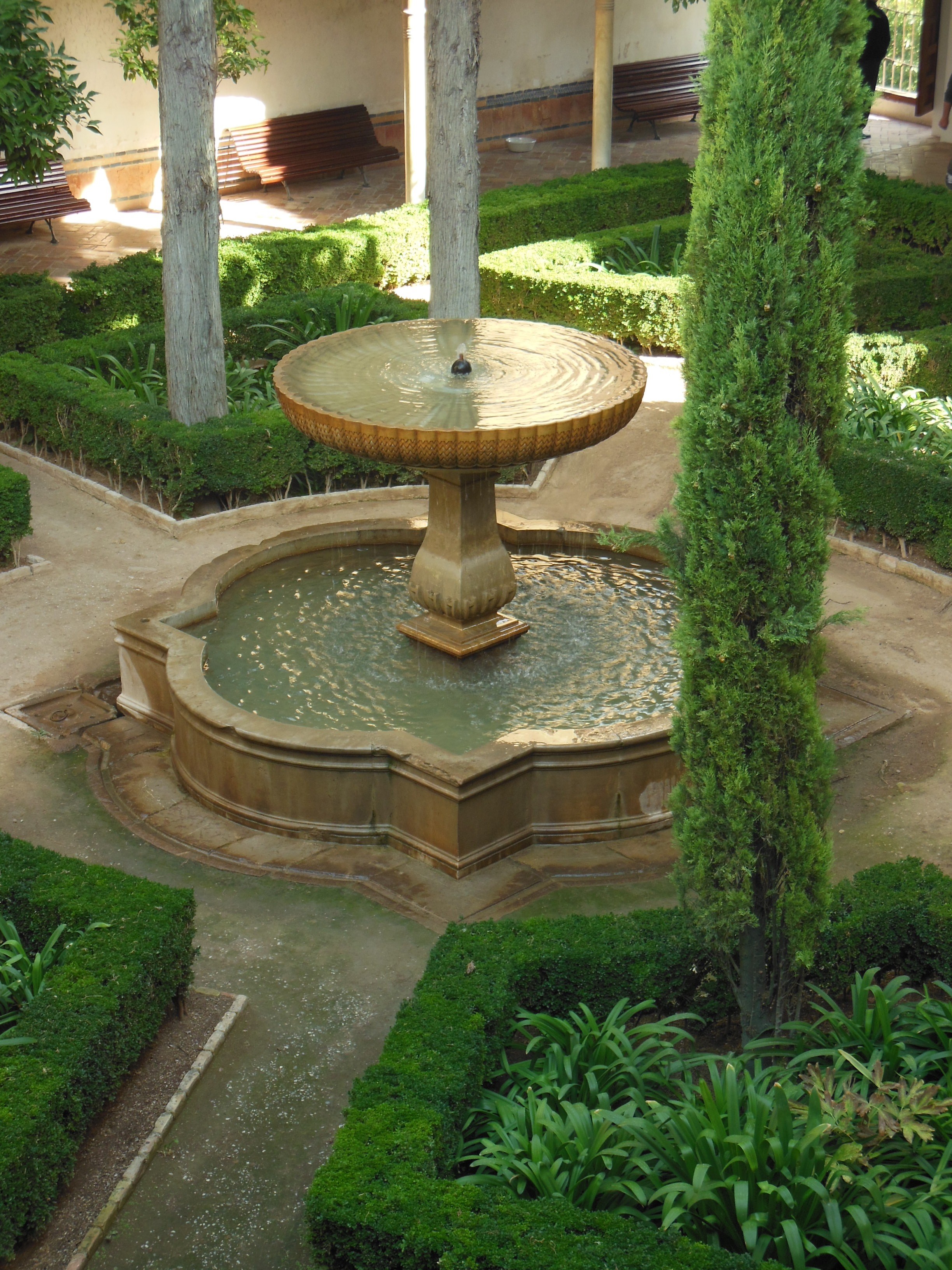 tree, fountain, no people, formal Garden, garden, built structure, growth, hedge, architectural column, day, water, architecture, granada, spain, moorish, Phone HD Wallpaper