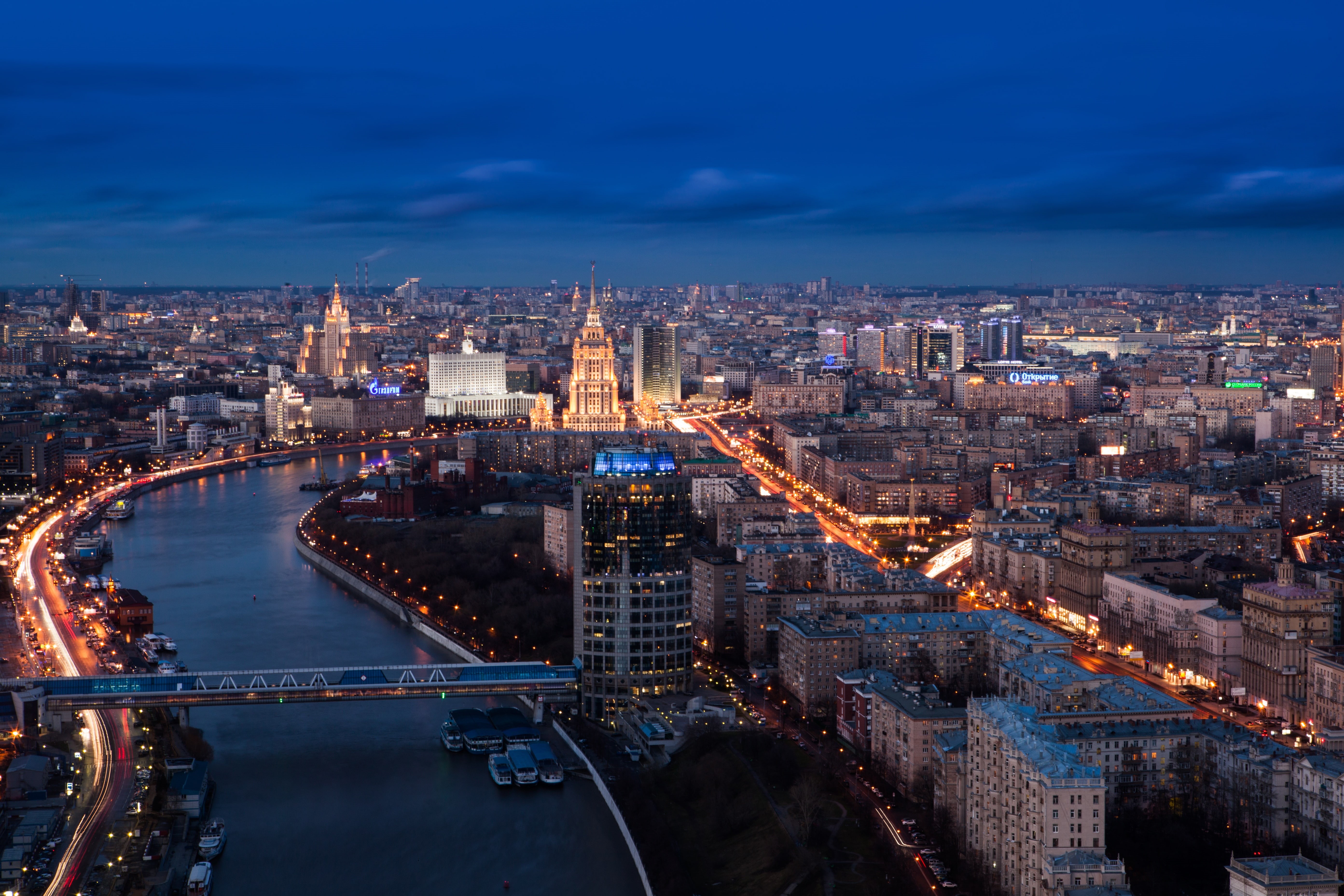 connection, bridge, building exterior, dusk, crowded, skyscraper, office building exterior, built structure, crowd, 5K, urban, outdoors, night, transportation, HD Wallpaper