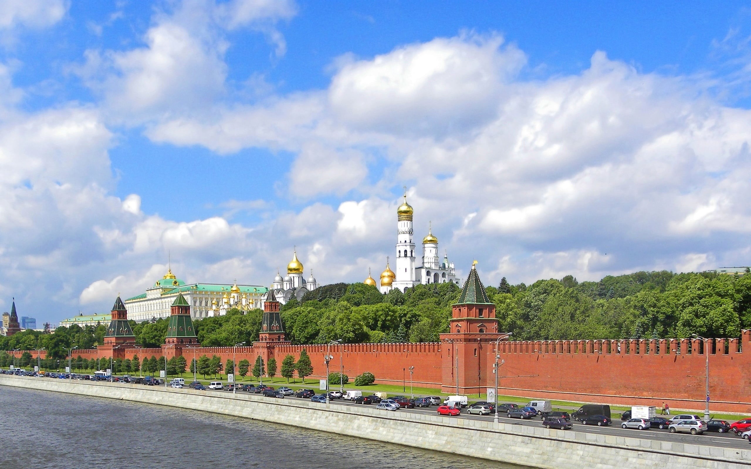 building Exterior, travel destinations, cloud - sky, urban Scene, panorama, sky, cathedral, tower, cultures, church, building, car, summer, travel, famous Place, HD Wallpaper