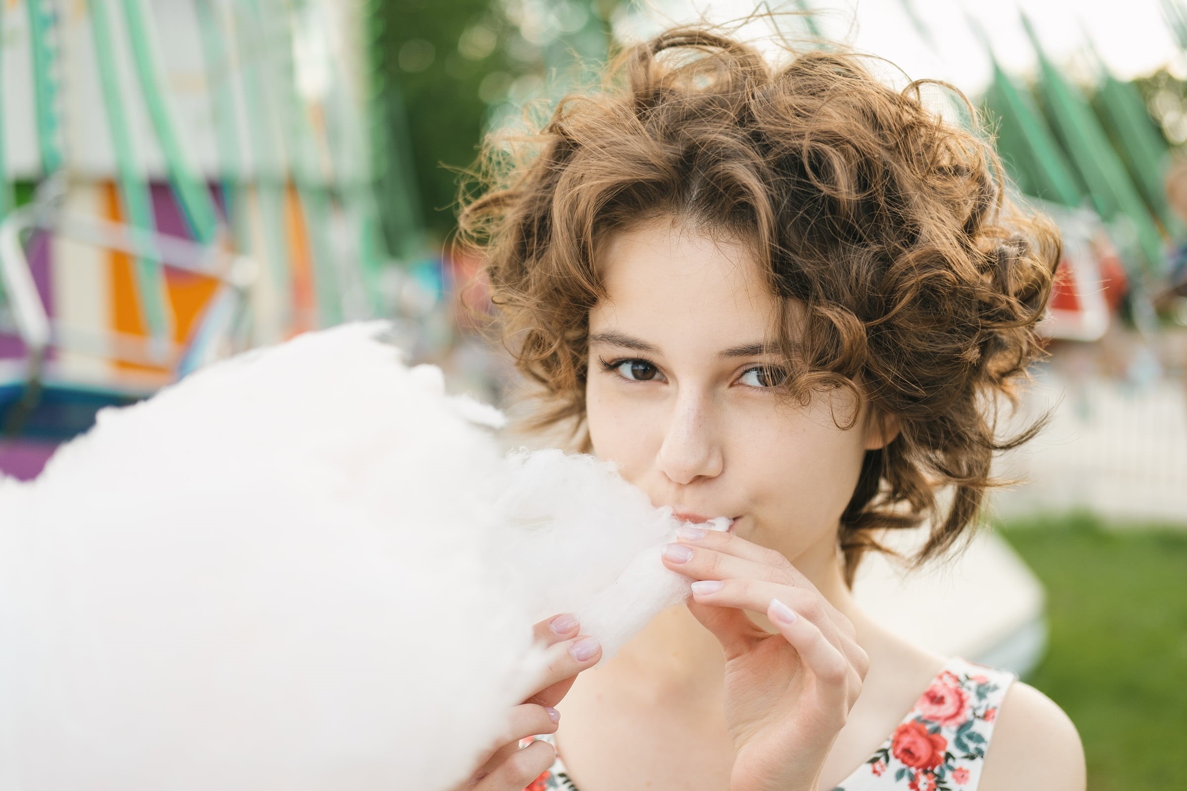 brunette, headshot, lifestyles, brown hair, young adult, front view, brown eyes, cotton candy, short hair, young women, close-up, holding, portrait, one person, HD Wallpaper