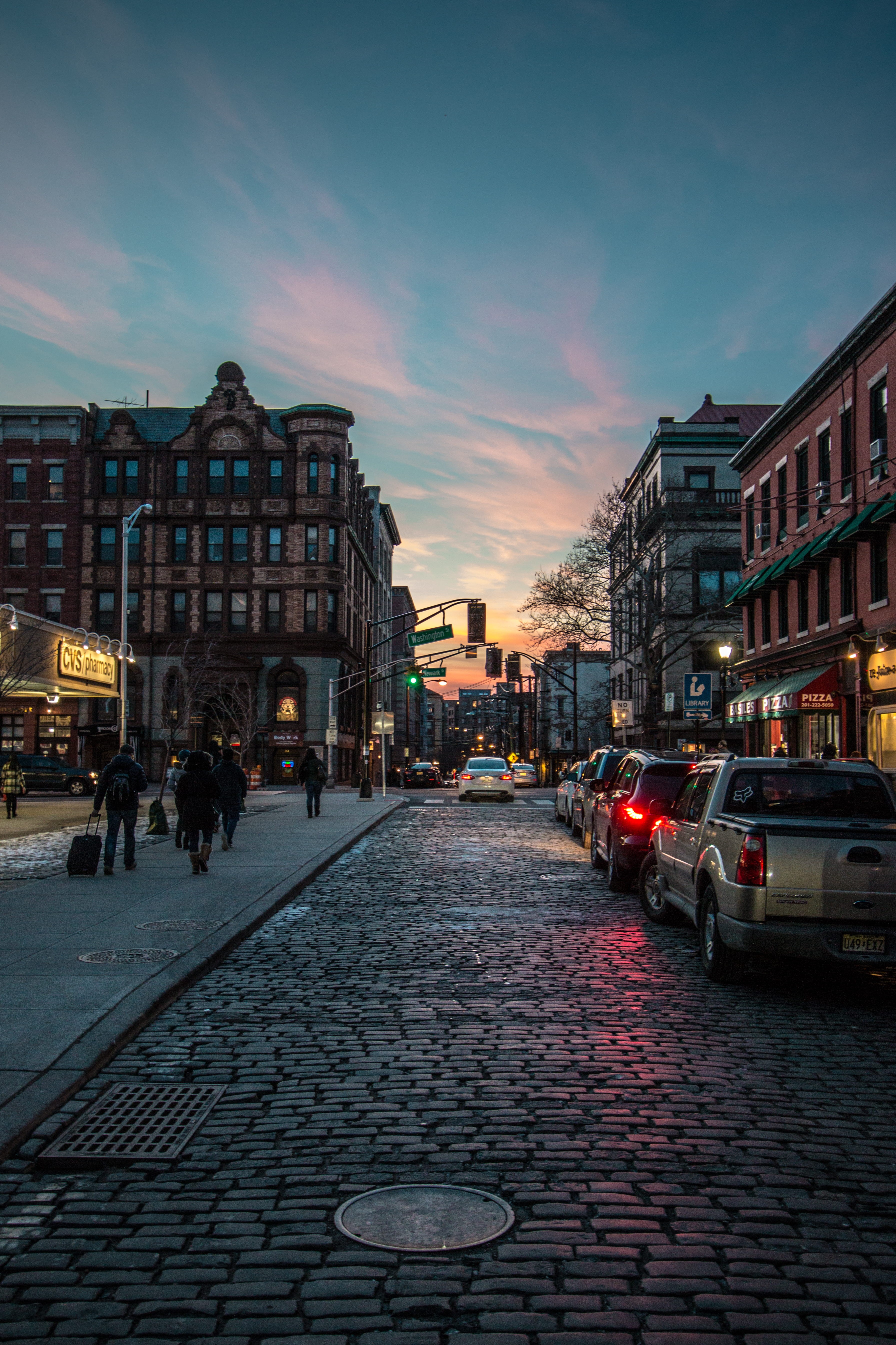 brownstone, mode of transportation, incidental people, city street, land vehicle, city life, city scape, cars, building exterior, city, night, traffic lights, Phone HD Wallpaper