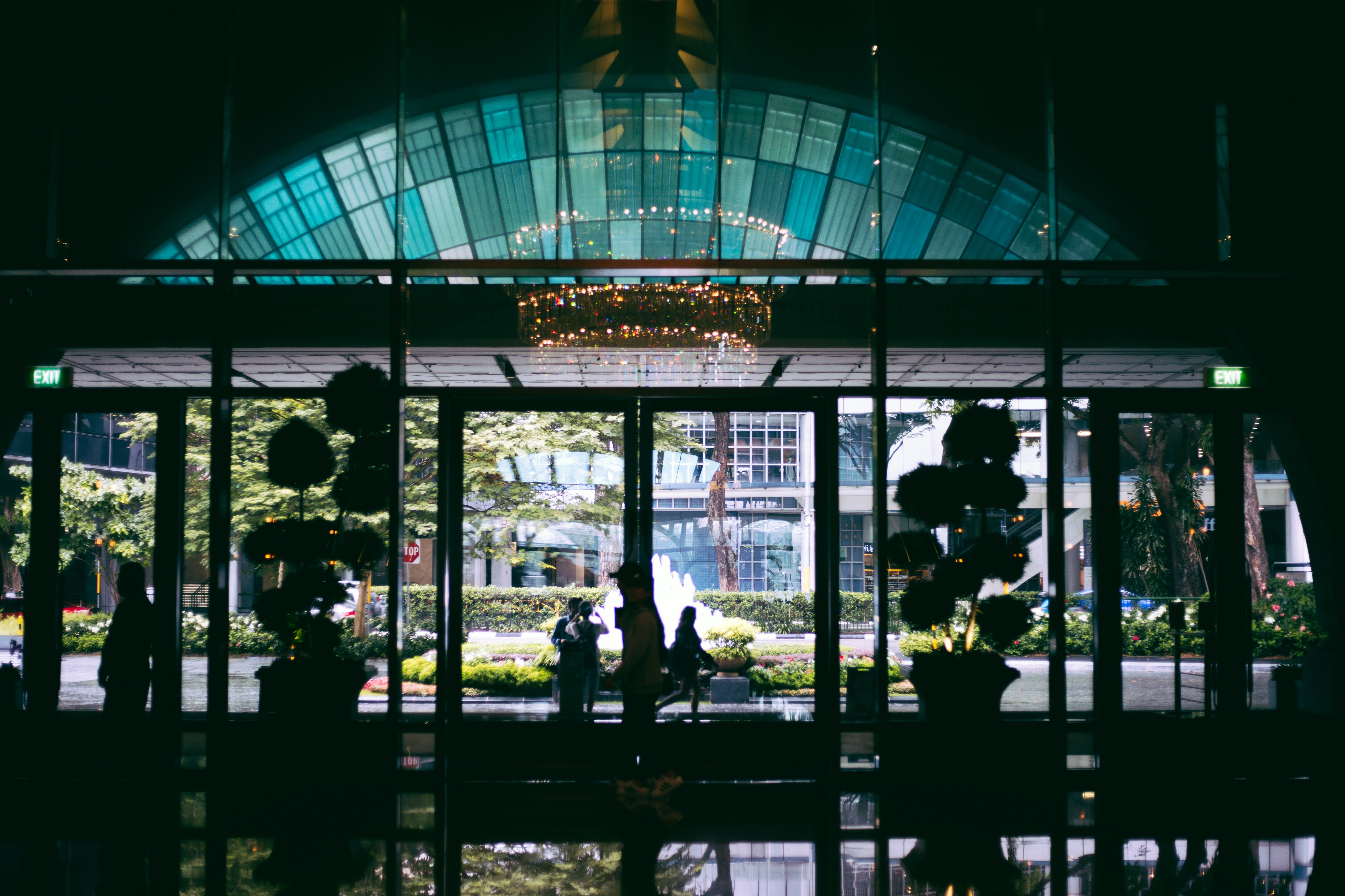 moody, architecture, reflection, illuminated, outdoors, real people, entrance, night, men, built structure, hotel, glass - material, group of people, business, HD Wallpaper