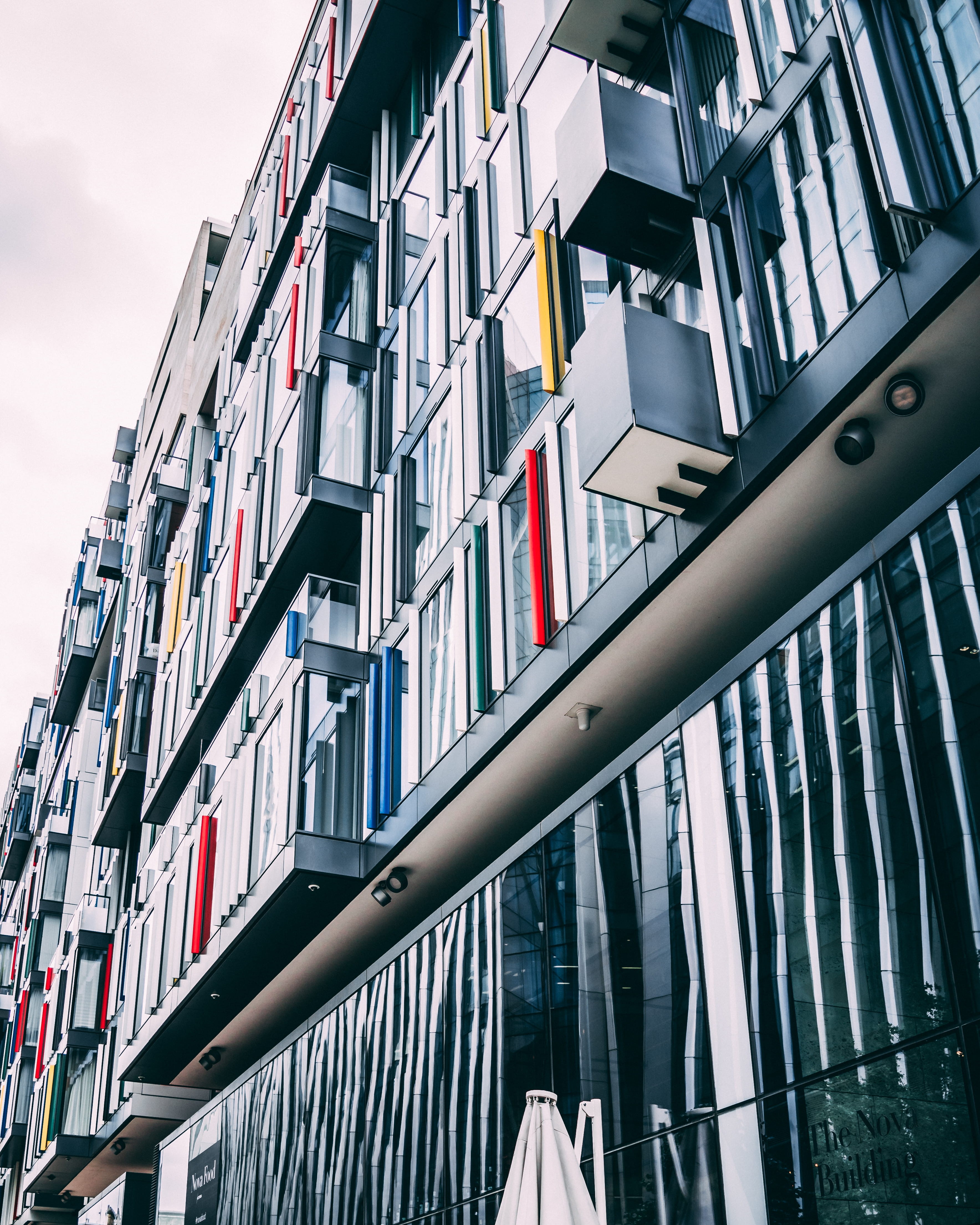 railing, built structure, low angle shot, contemporary, sky, low angle view, condominium, glass windows, day, facade, building exterior, residential district, Phone HD Wallpaper