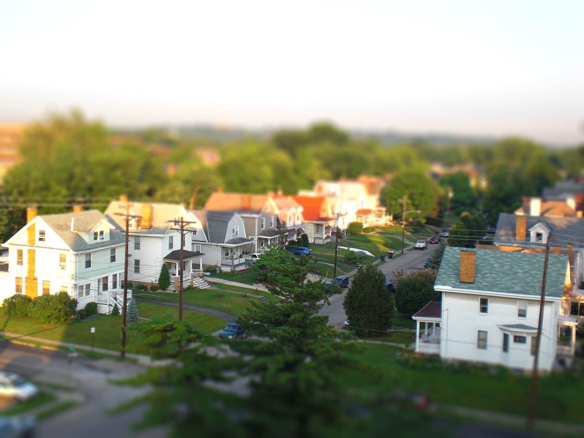 tilt-shift, photo, car, wooden houses, road, live, no people, building, row house, outdoors, tiltshift, residential area, apartment, sky, nature, architecture, HD Wallpaper