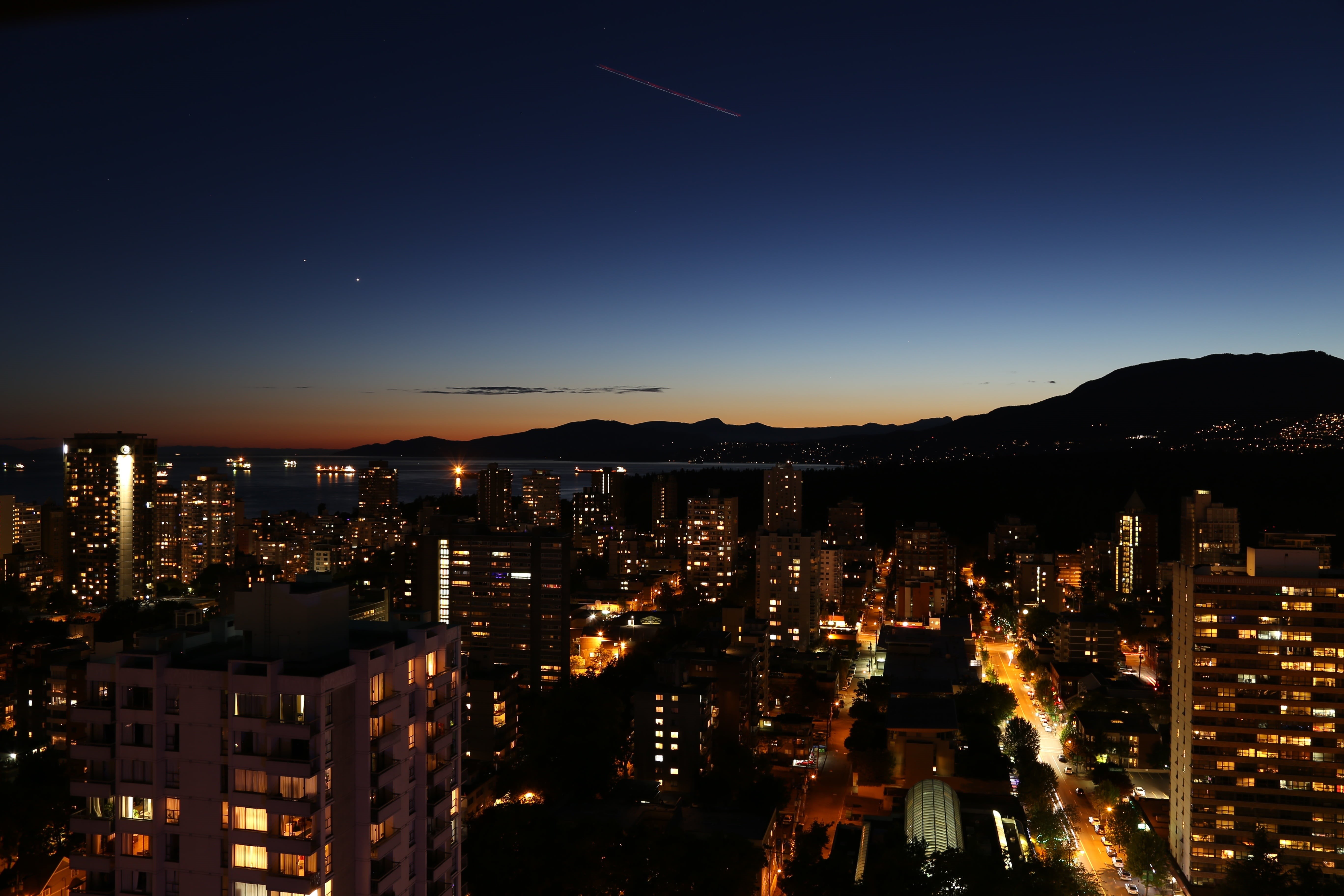 office building exterior, architecture, high angle view, nature, built structure, skyscraper, building, twilight, houses, downtown, busy, evening, apartments, HD Wallpaper
