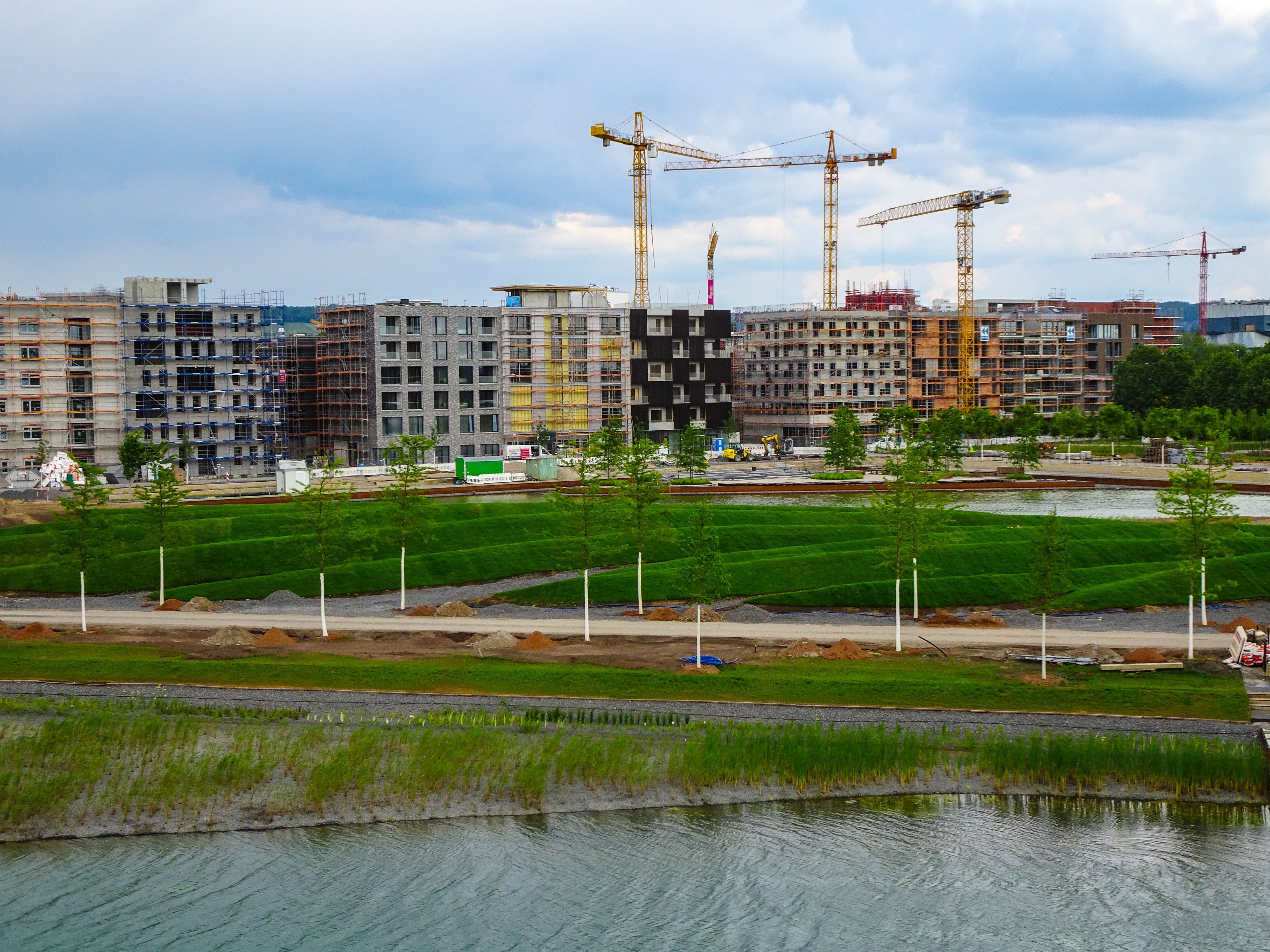 lake, construction work, construction industry, water, 4K, building, housebuilding, cloud - sky, construction site, nature, industry, city, apartment, HD Wallpaper