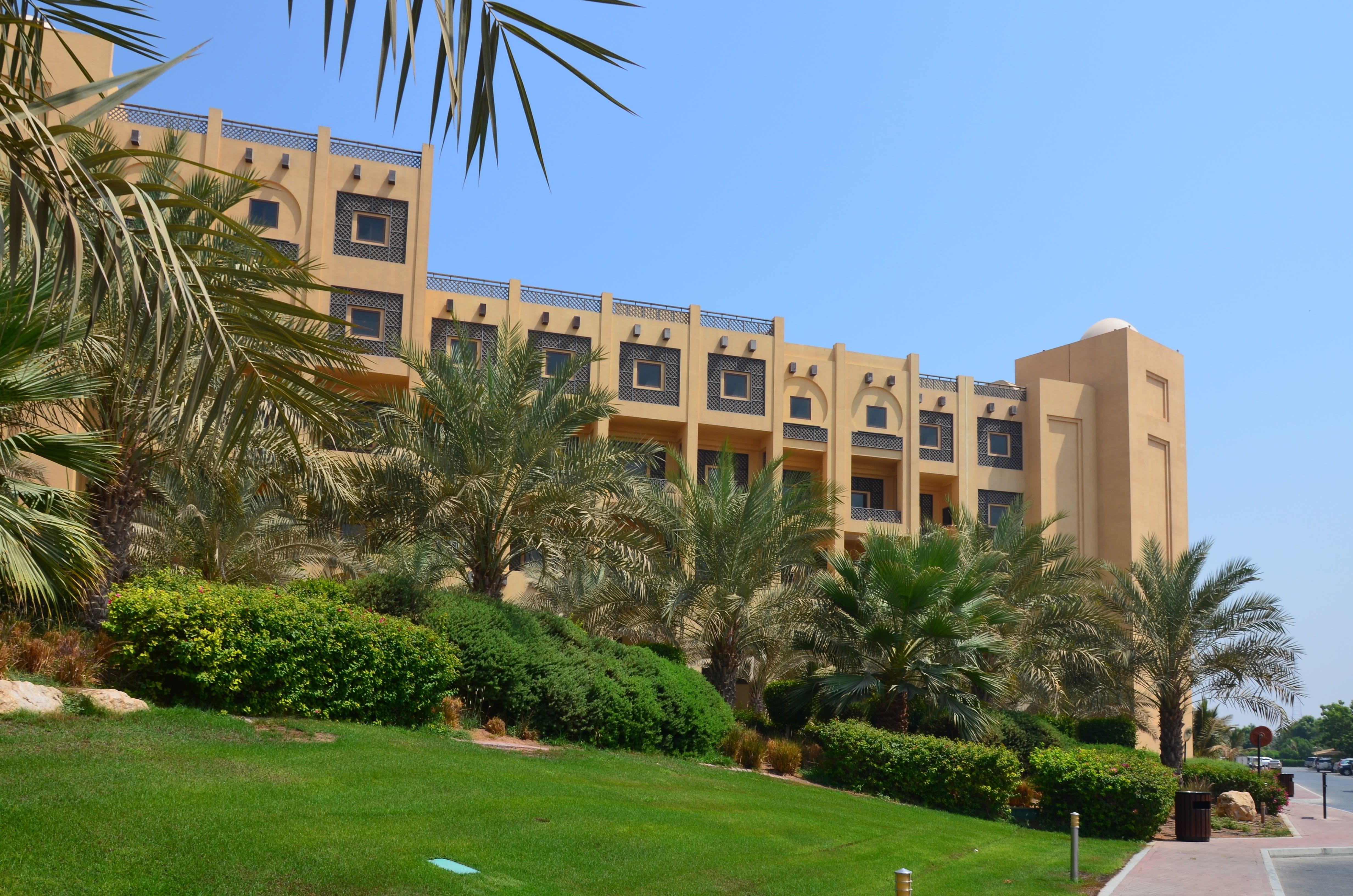 Ras Al Khaimah, U A, hotel, building exterior, 4K, palm tree, relax, holiday, hotel complex, plant, grass, no people, tropical climate, blue, architecture, HD Wallpaper