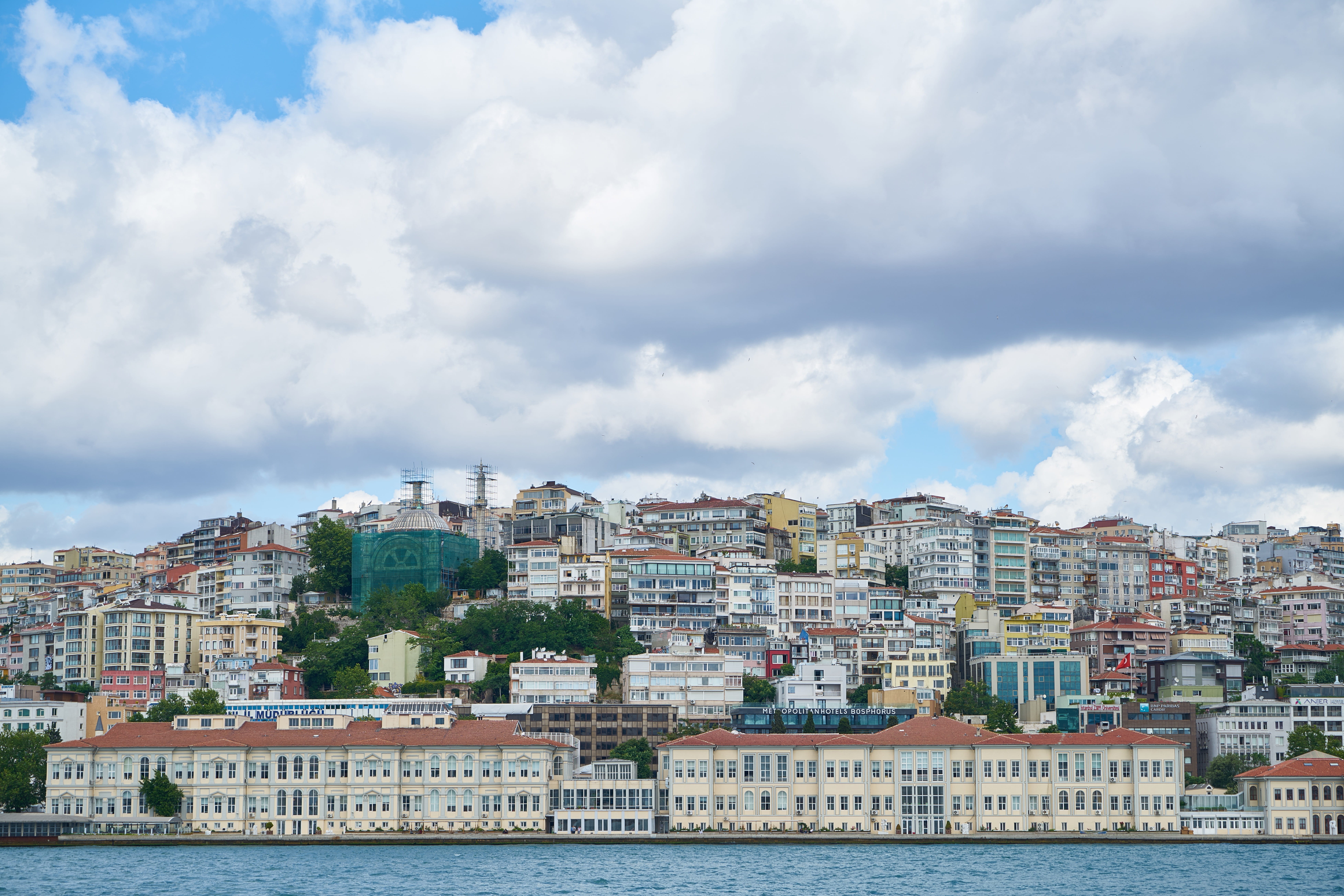 old, city ​​center, day, residential building, blue sea, cloud - sky, throat, coastline, mimar sinan, water, beautiful, light, sea, mosque, building exterior, HD Wallpaper