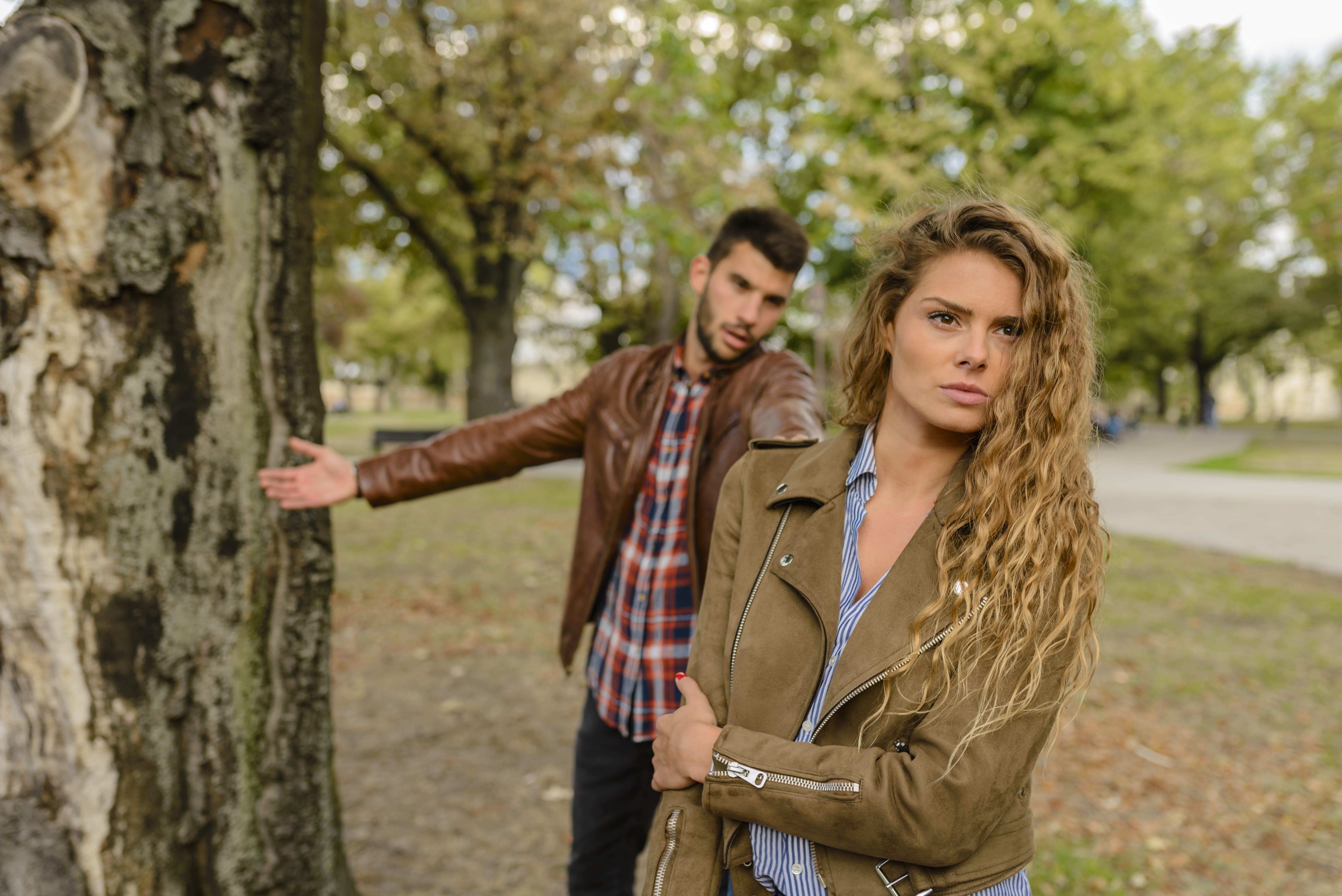 couple, brown, quarrel, man, casual clothing, park, hairstyle, fighting, two people, couple - relationship, togetherness, wearing, tree, outdoors, fight, HD Wallpaper