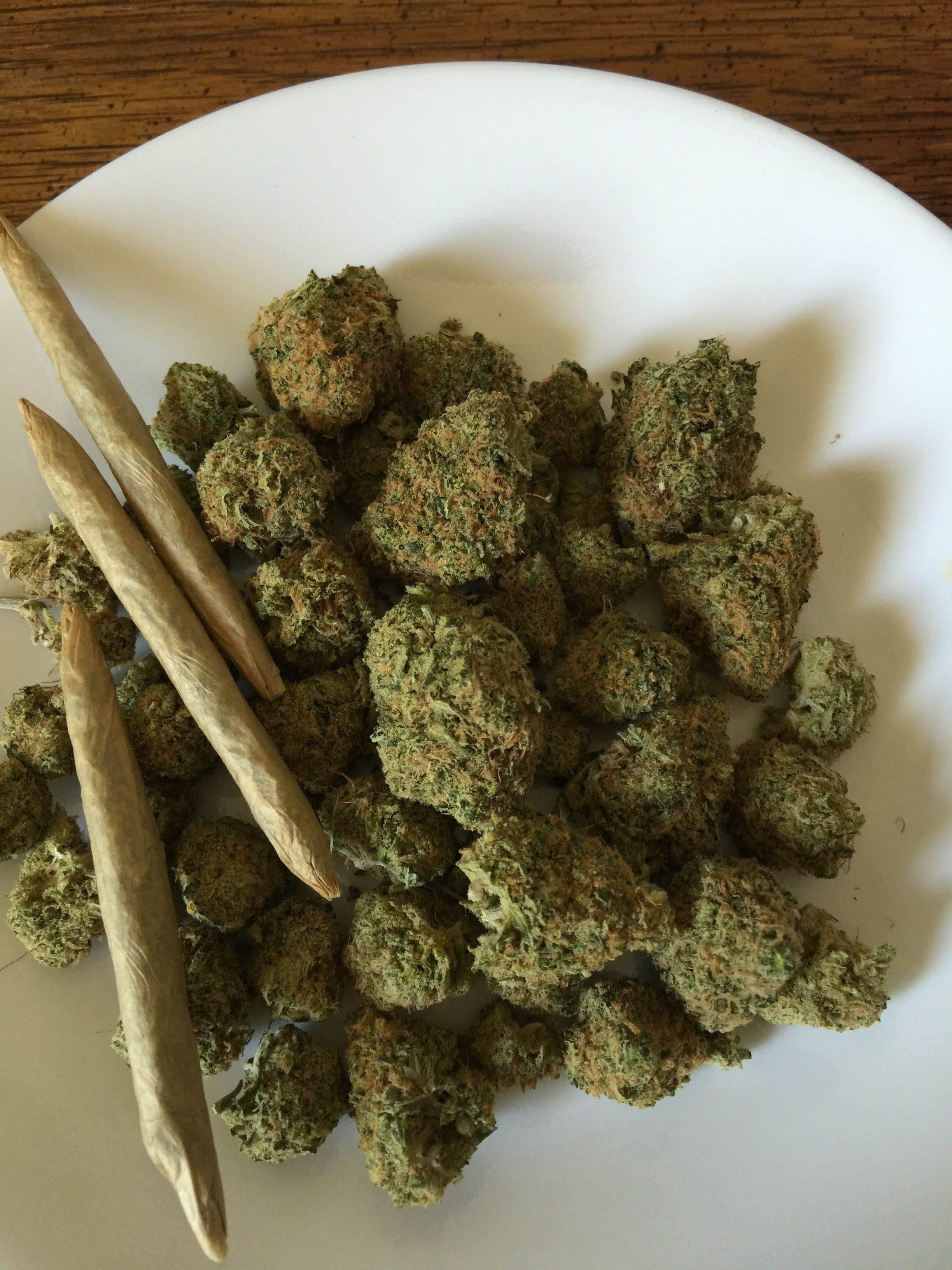 joint, food, dope, smoke, indoors, healthcare and medicine, medical, cannabis, grass, table, pot, hashish, weed, fried, medicinal, green, marihuana, plant, Phone HD Wallpaper