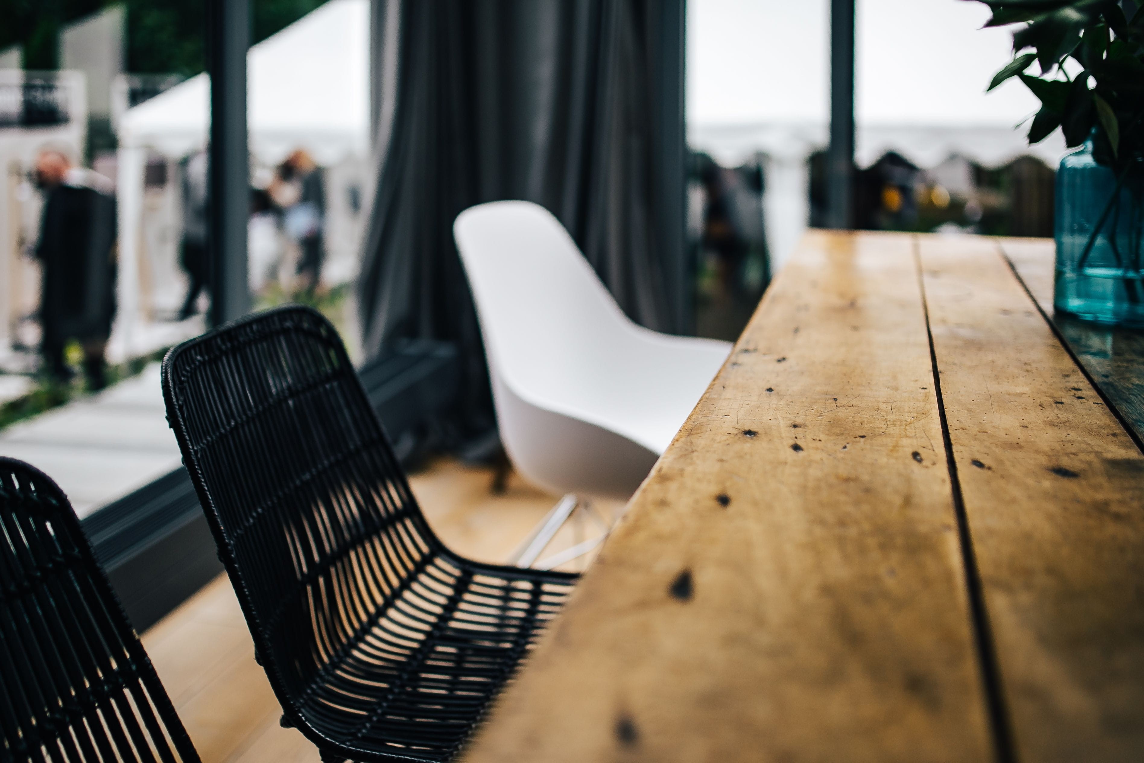 home, dining room, interior, indoor, cafe, modern, luxury, house, outdoors, relaxation, empty, table, chair, wooden, waiting, business, arrangement, food and drink, HD Wallpaper