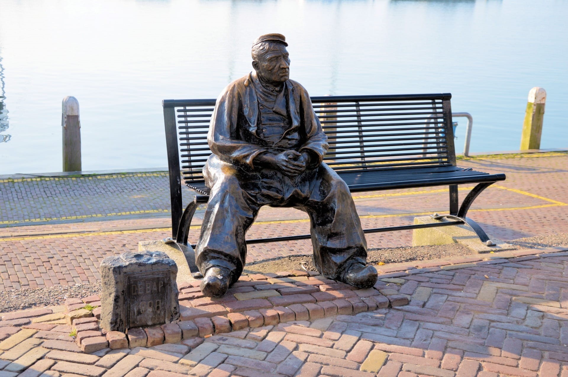 paving stone, one man only, historic, city, Monument, sunlight, footpath, 1080P, protection, Fisherman, security, nature, army soldier, full length, Volendam, HD Wallpaper