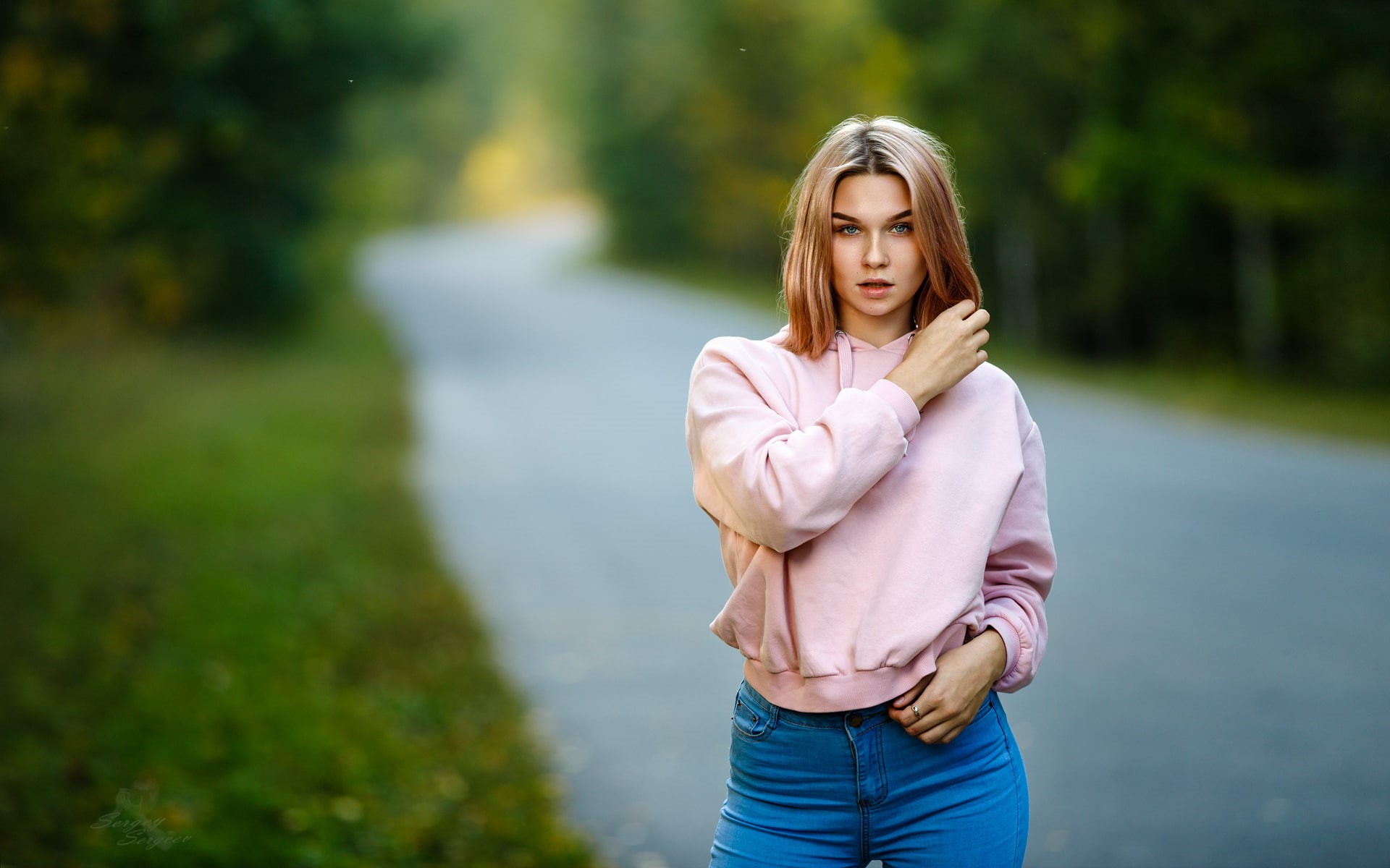 1080P, sweater, shoulder length hair, jeans, blonde, road, portrait, women, HD Wallpaper
