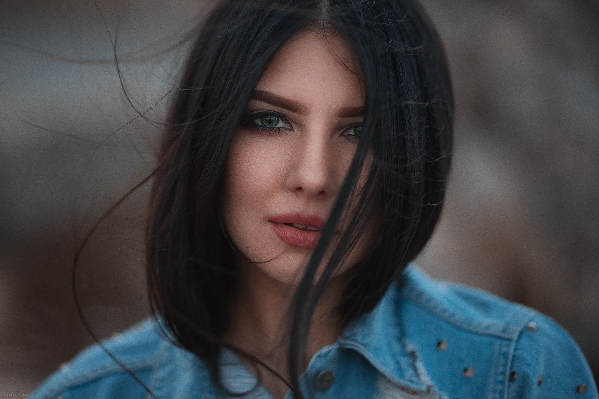 green eyes, women, portrait, 1080P, Dmitry Sn, dark hair, eyeliner, shoulder length hair, face, closeup, black hair, denim, HD Wallpaper