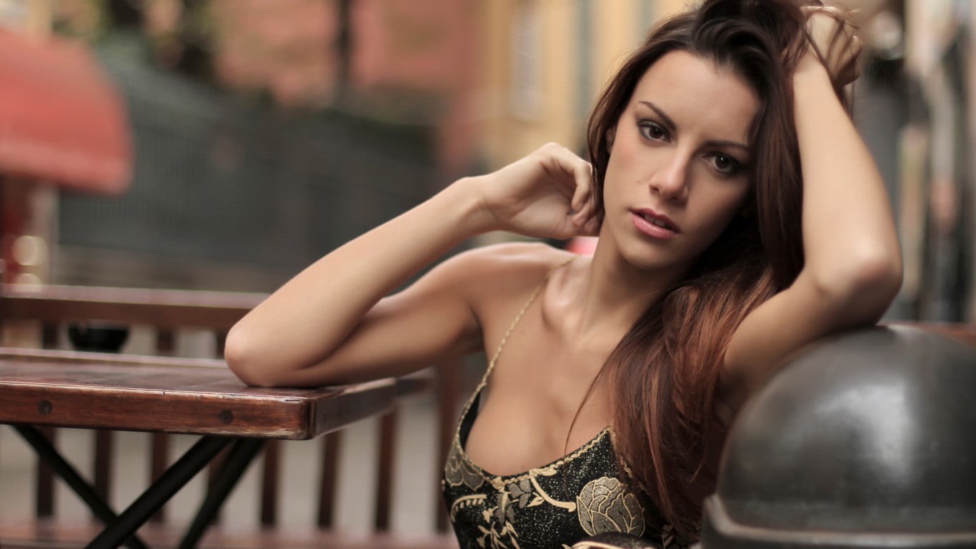 lifestyles, seat, portrait, cleavage, fashion, brunette, focus on foreground, brown hair, headshot, hairstyle, young women, sitting, looking at camera, HD Wallpaper