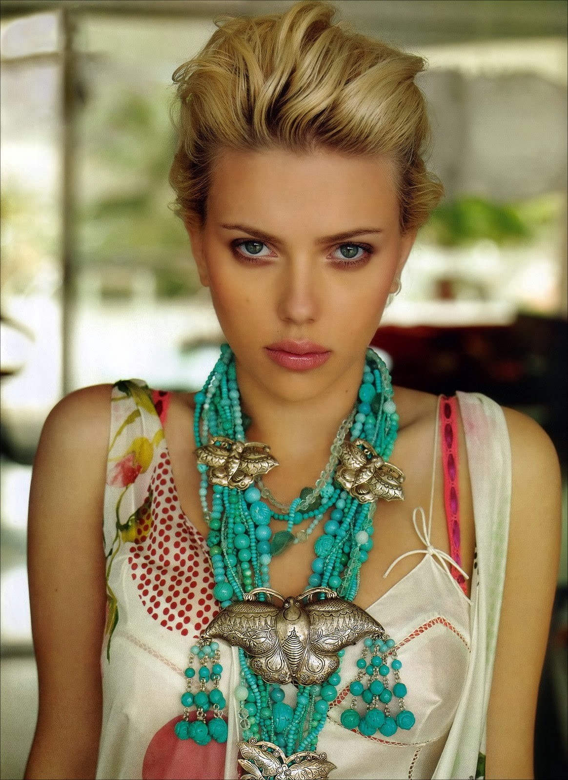 looking at camera, one person, women, 720P, necklace, blond hair, jewelry, hairstyle, haute couture, hair, elegance, front view, glamour, beautiful woman, Phone HD Wallpaper