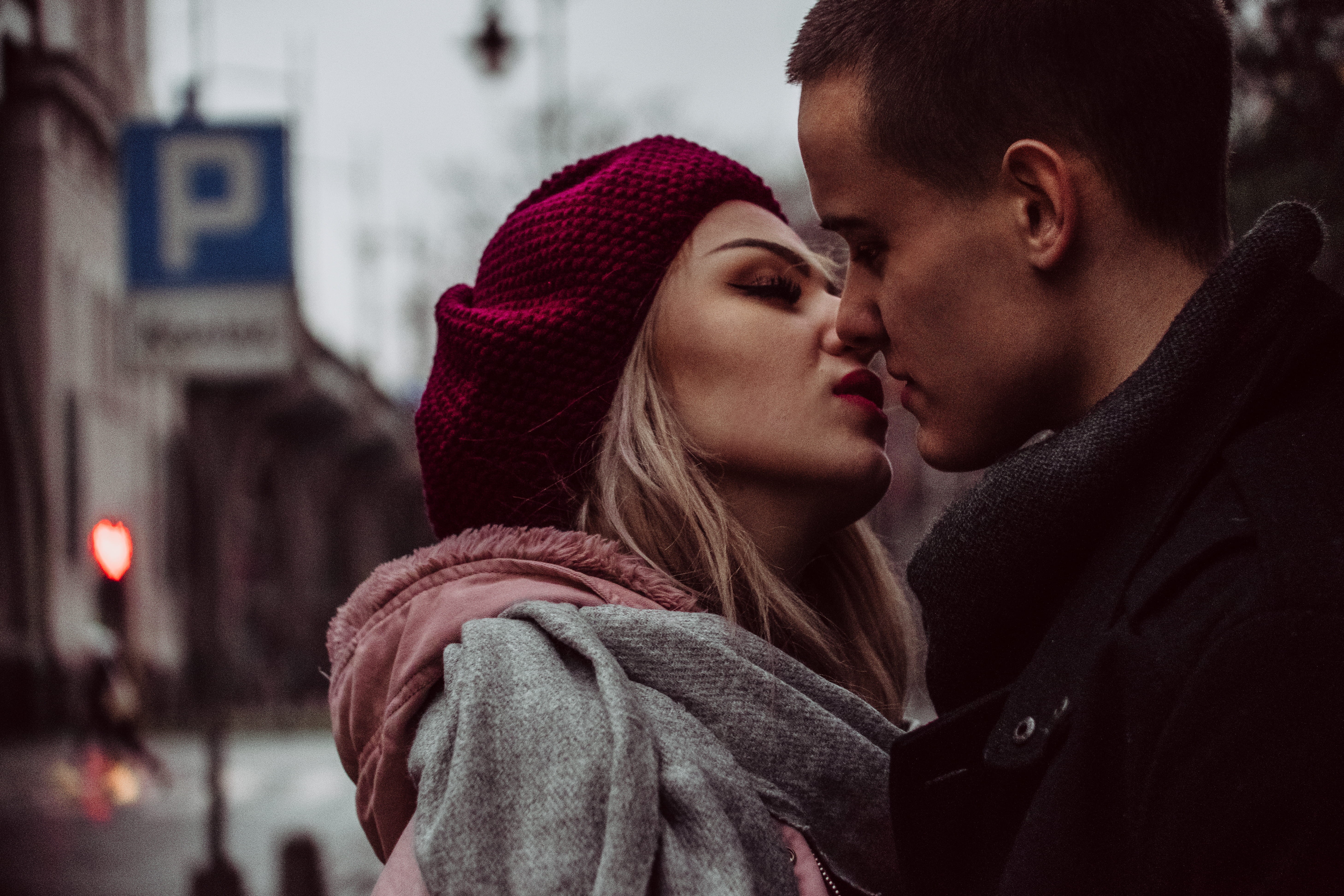 kissing, leisure, together, young men, couple - relationship, blur, clothing, warm clothing, young women, women, love, photograph, togetherness, close-up, HD Wallpaper