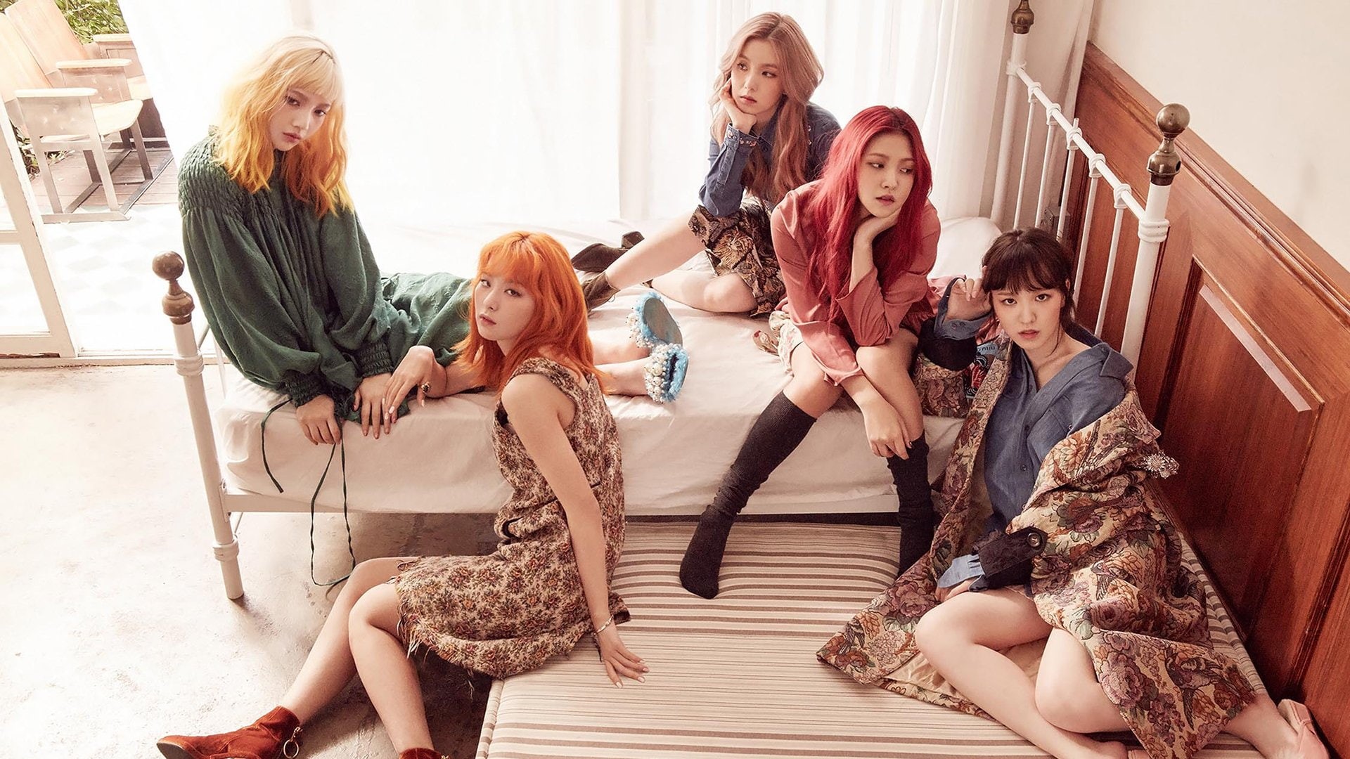 Shorts, Pink Hair, Band (Music), Korean, Girl Band, Sitting, 1080P, Brunette, Woman, Redhead, Red Velvet, Asian, K-Pop, Singer, Skirt, HD Wallpaper