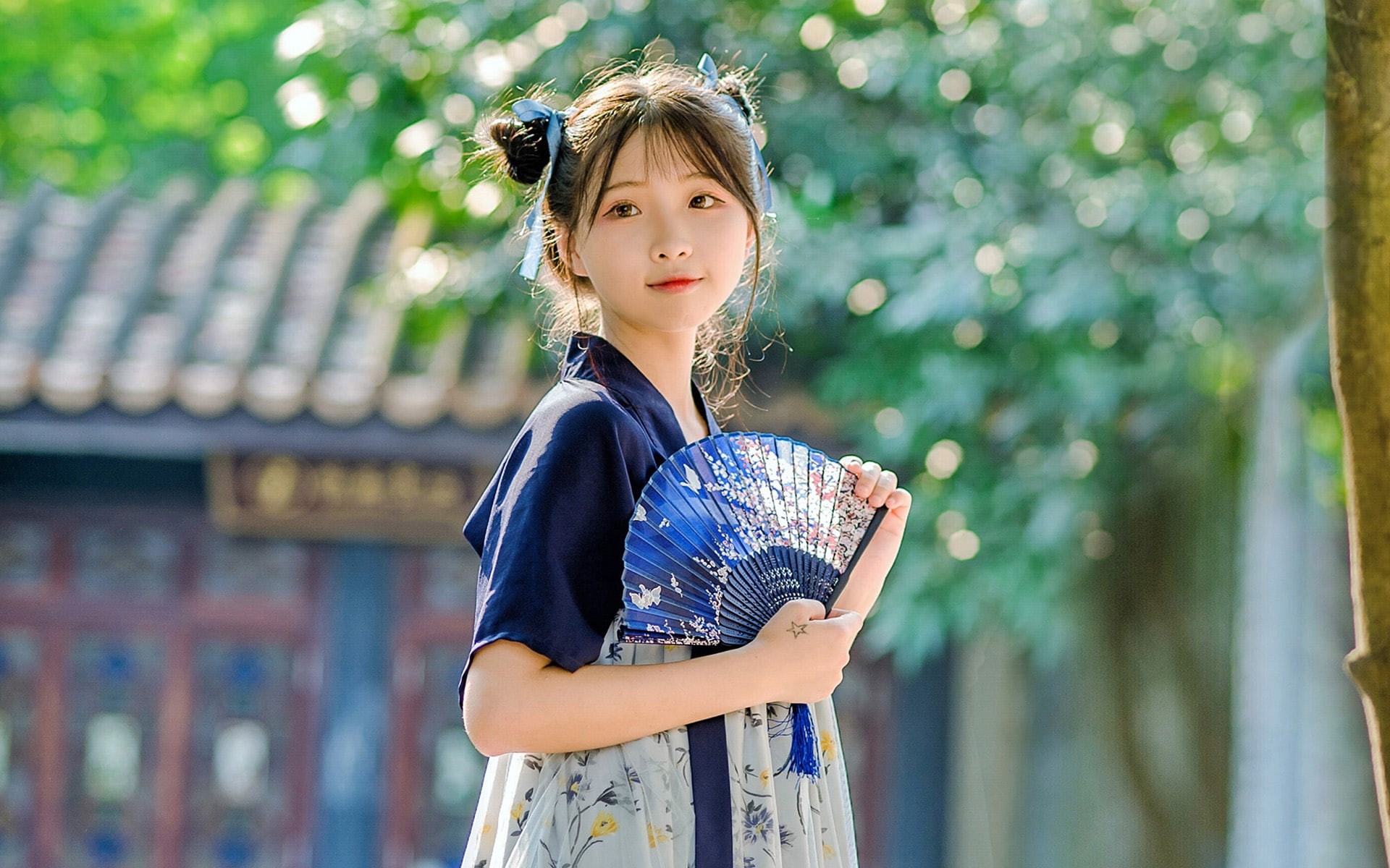 women, females, beautiful woman, hairstyle, hair, portrait, smiling, 1080P, beautiful people, one person, Chinese dress, beauty, standing, hanfu, child, HD Wallpaper