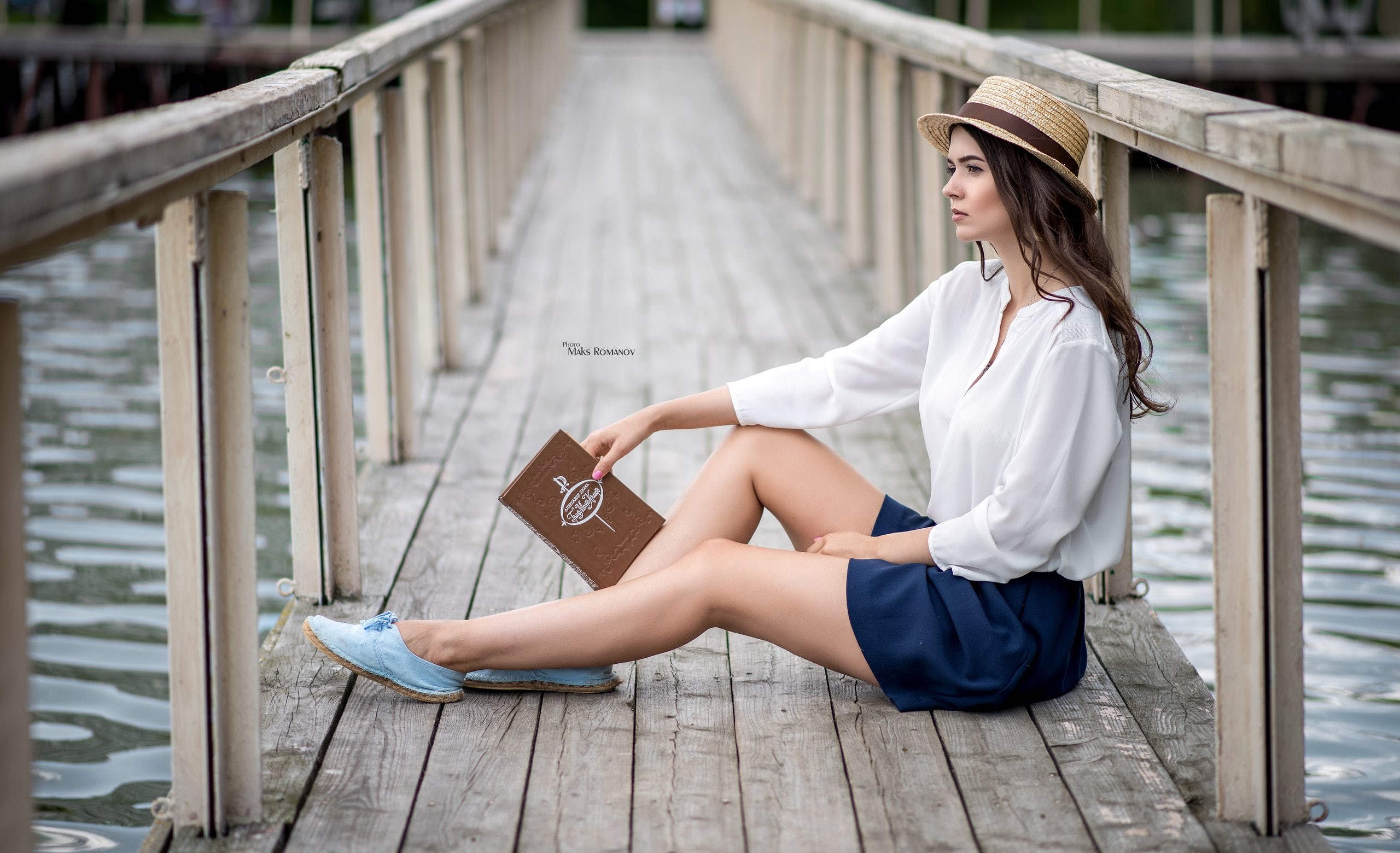 Maksim Romanov, hat, looking away, bridge, portrait, sitting, 2K, books, women, HD Wallpaper