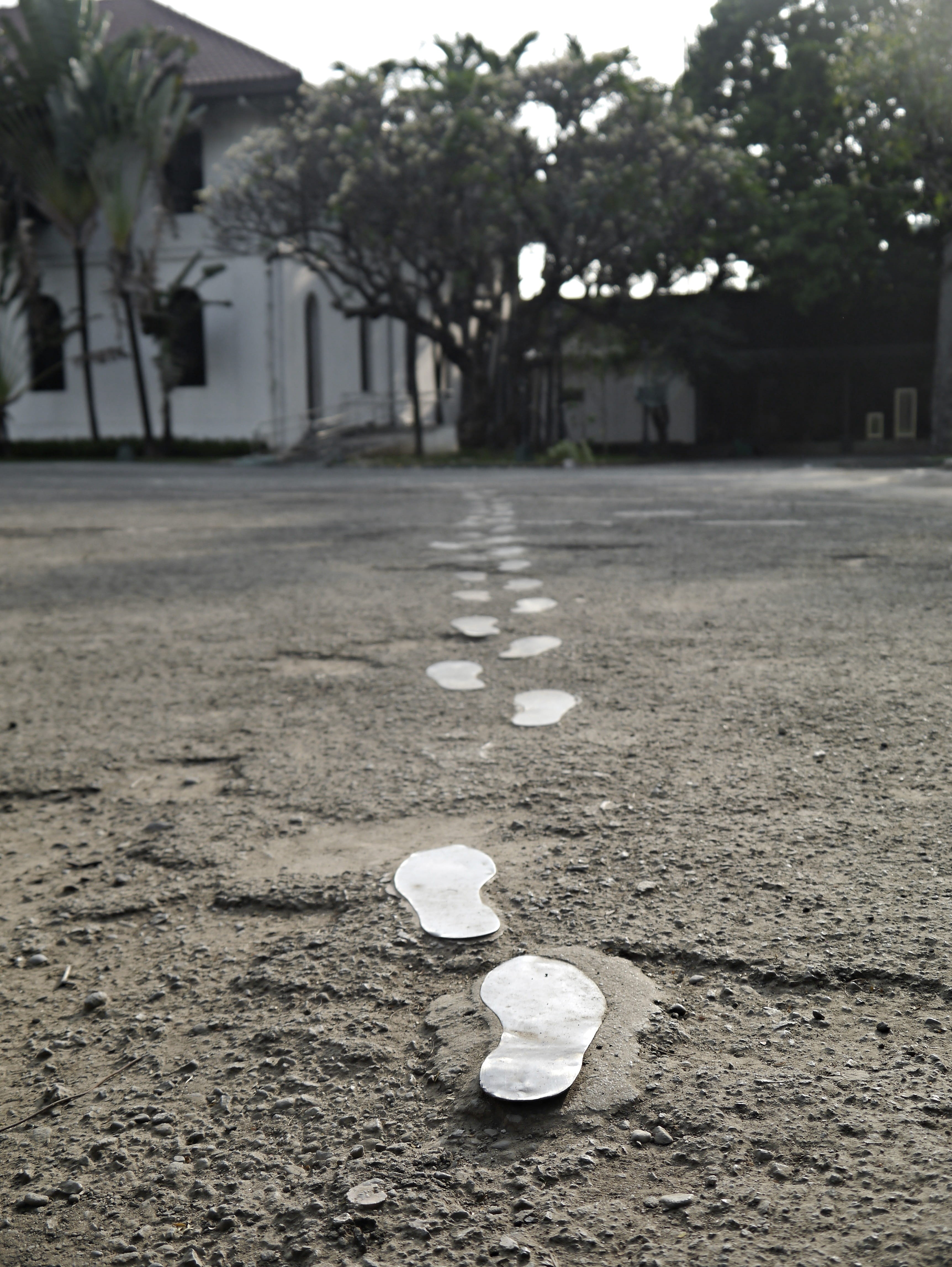 footpath, outdoors, focus on foreground, building exterior, close-up, jose rizal, philippines, nature, 4K, footsteps, surface level, transportation, tree, Phone HD Wallpaper