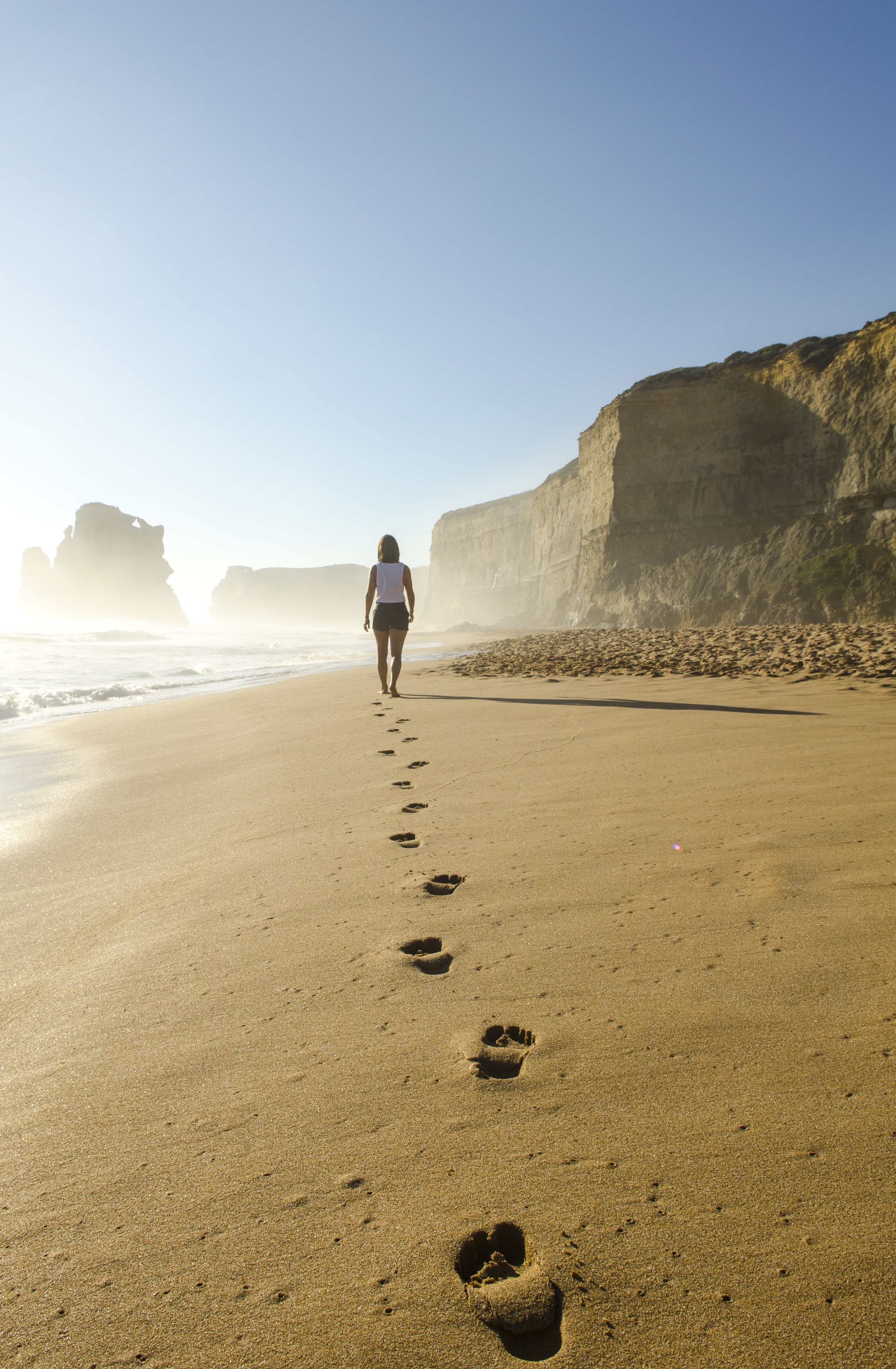 footsteps, path, white, full length, beach, vacations, land, lifestyles, coast, rear view, day, steps, water, sand, gray, 4K, sky, footprints, sleeveless, Phone HD Wallpaper