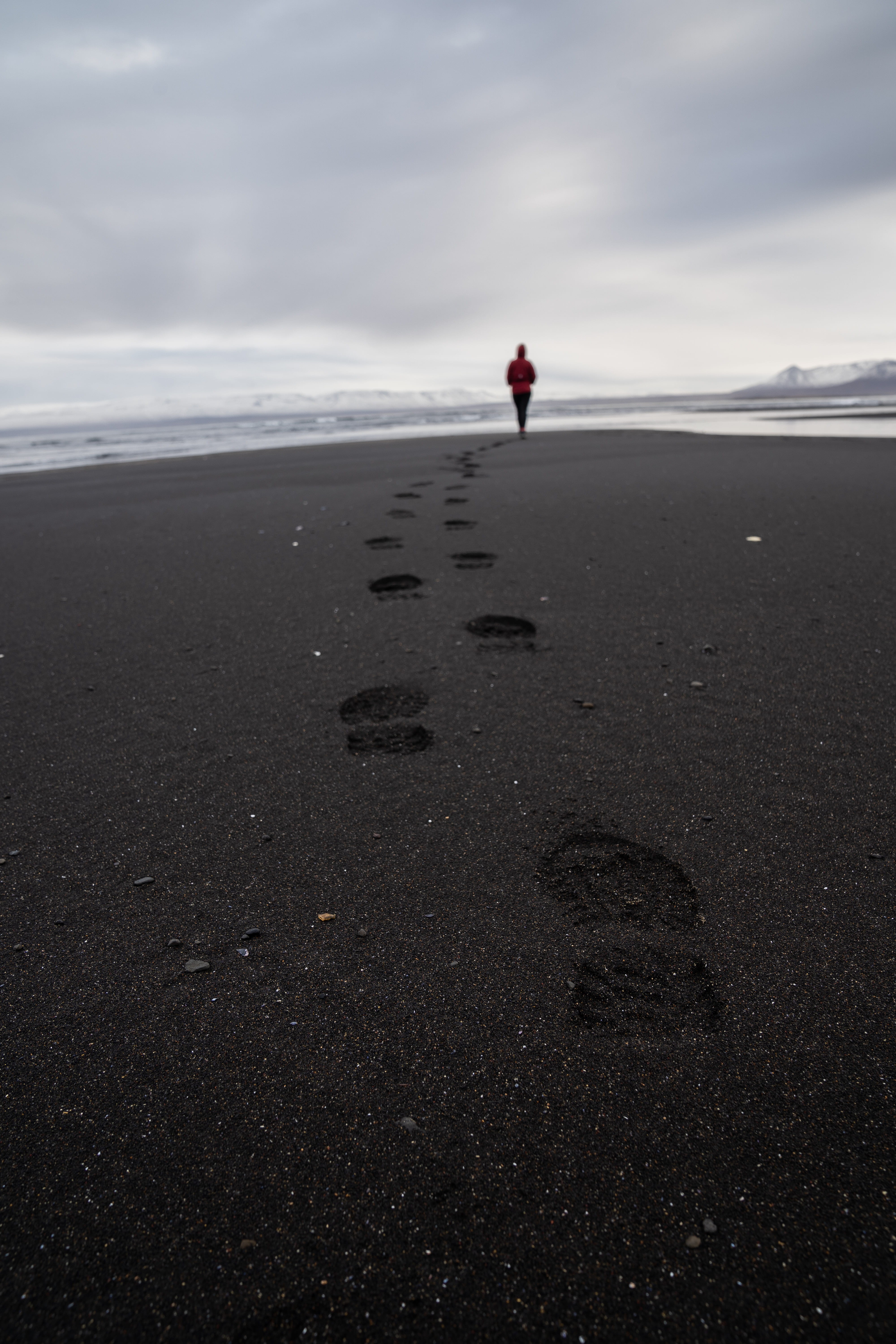 nature, explore, one person, black, land, shore, grey, travel, scenics - nature, wander, sand, water, full length, outdoor, discover, person, outdoors, Phone HD Wallpaper