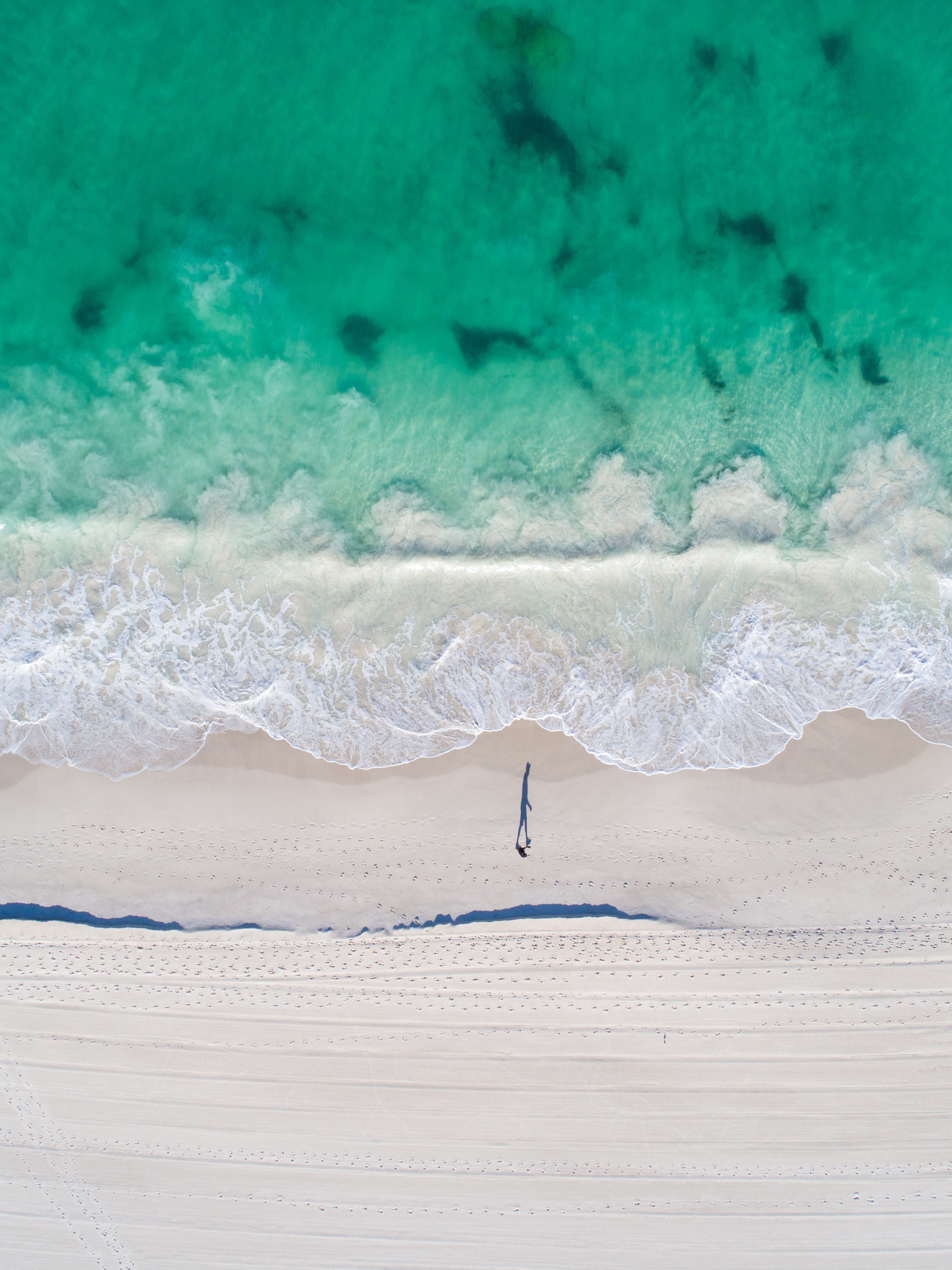 beauty in nature, shore, landscape, person, bright, eye, nature, white sand, lifestyles, sand, s, daytime, footprint, leisure activity, scenics - nature, Phone HD Wallpaper