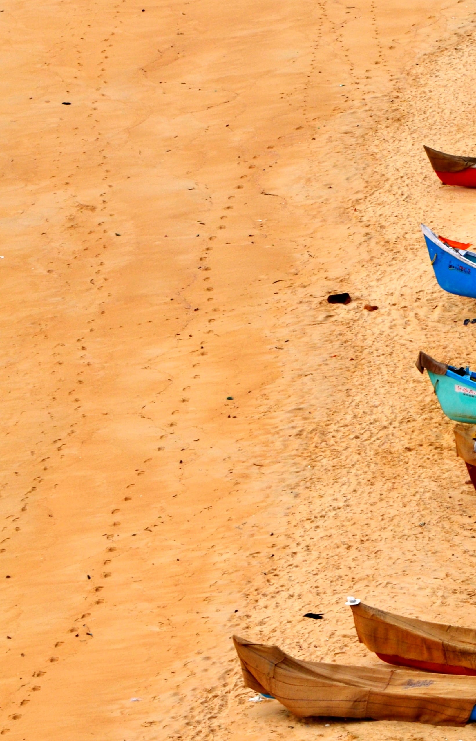 sunlight, shoe, high angle view, india, day, beach, footsteps, malpe beach, moored, sands, absence, malpe, water, land, 1080P, transportation, rowboat, Phone HD Wallpaper