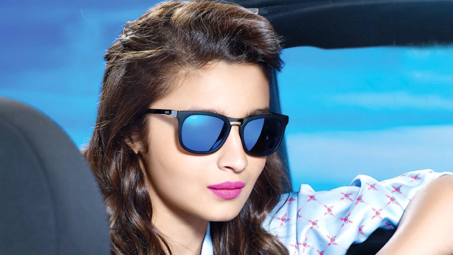 girls, young women, fashion, long hair, beautiful woman, alia bhatt, adult, lifestyles, portrait, indian celebrities, outdoors, body part, hairstyle, sunglasses, HD Wallpaper