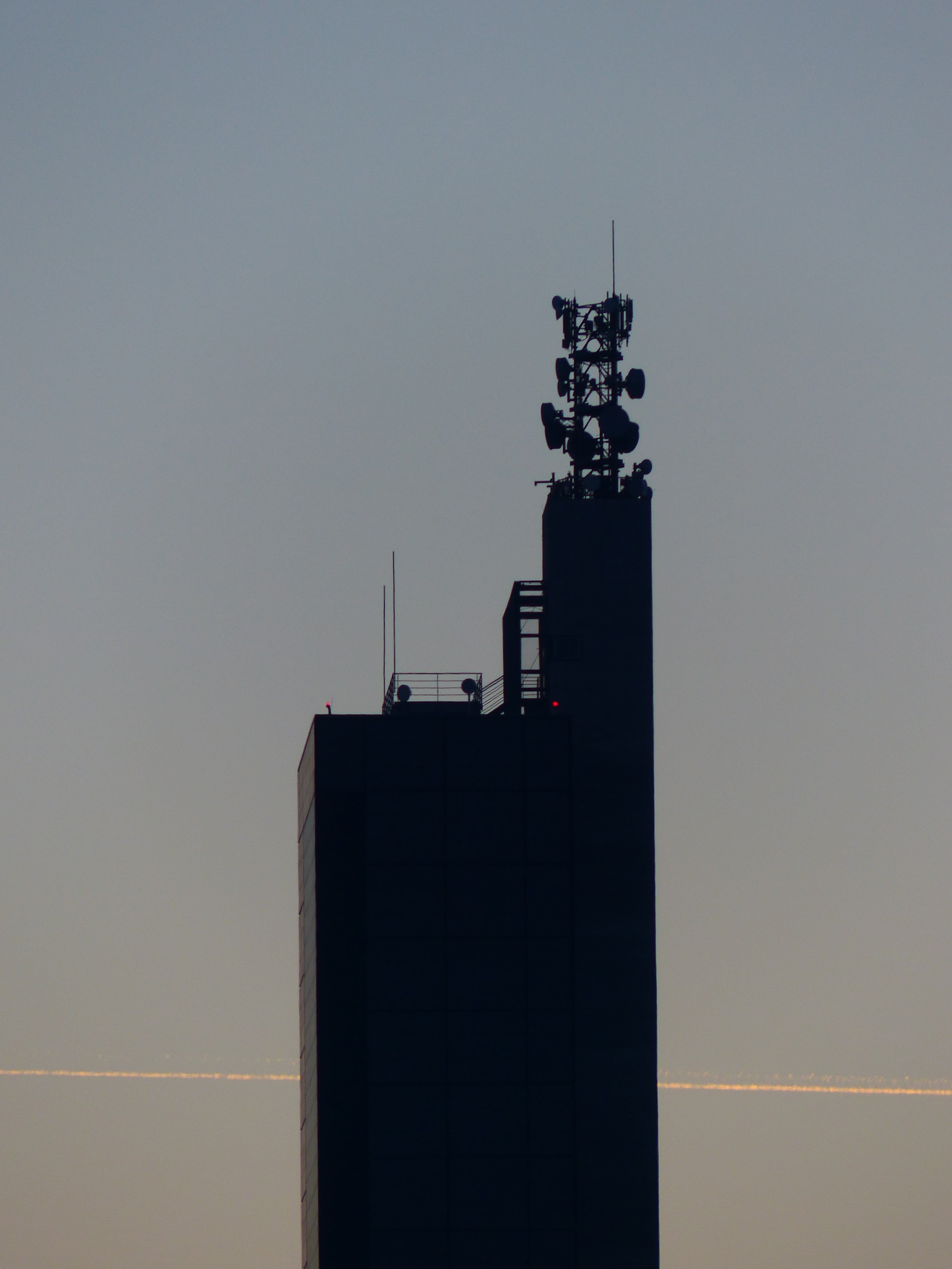 ulm, 4K, office building exterior, flour mill, sky, silhouette, antennas, building exterior, mobile, mobile operators, skyscraper, technology, jungingen, Phone HD Wallpaper
