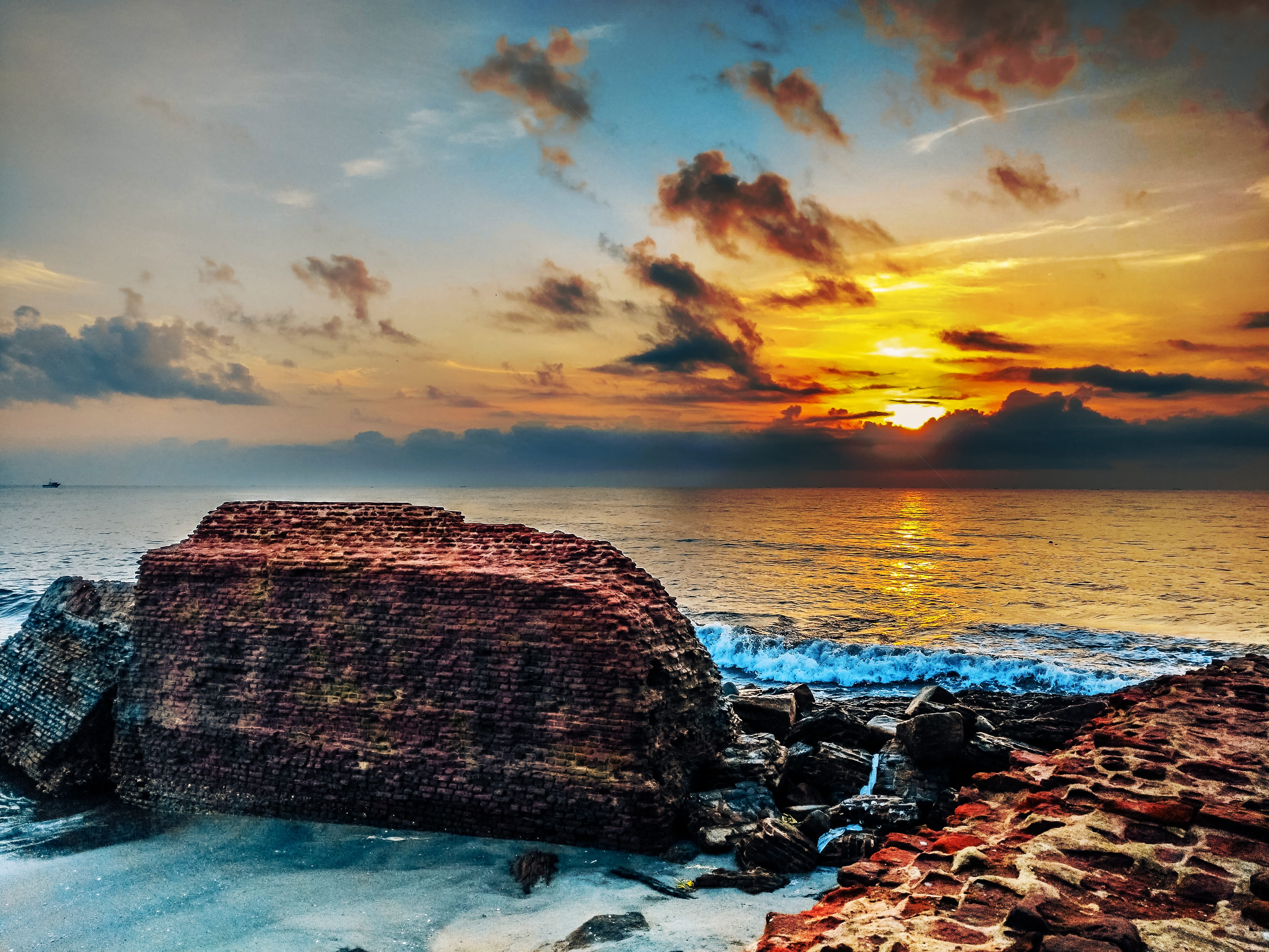 ruins, architecture, rock - object, tranquil scene, water, sky, beach, idyllic, tamil nadu, beauty in nature, ocean, outdoors, danish, horizon, chennai, HD Wallpaper