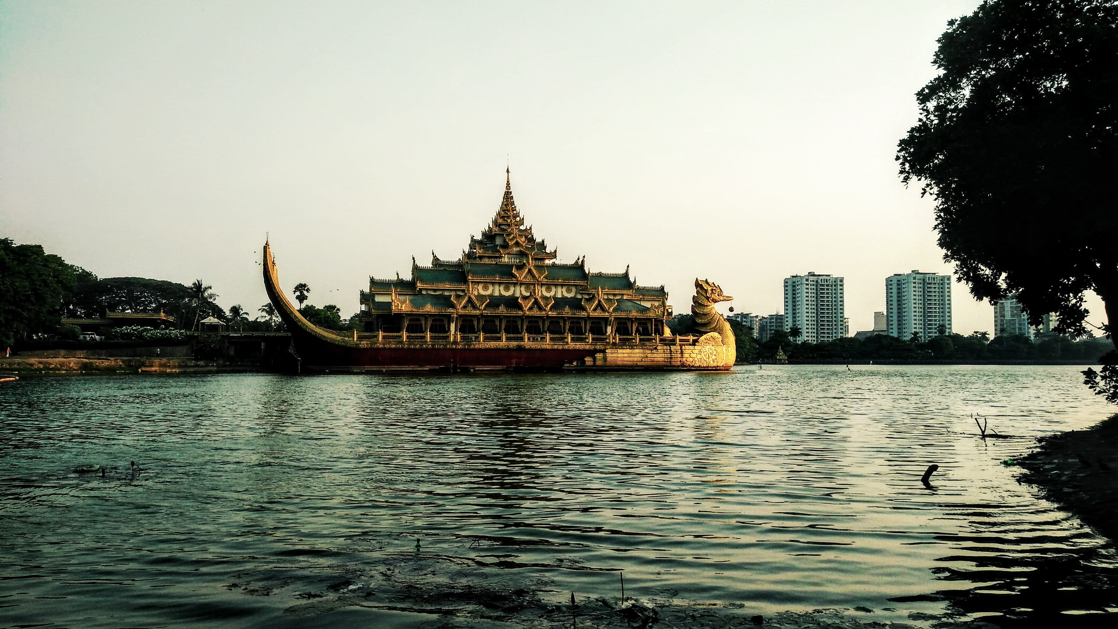 river, 4K, building, no people, waterfront, sky, religion, boat, built structure, tree, architecture, kandawgyi lake, yangon, plant, yangon attraction, HD Wallpaper