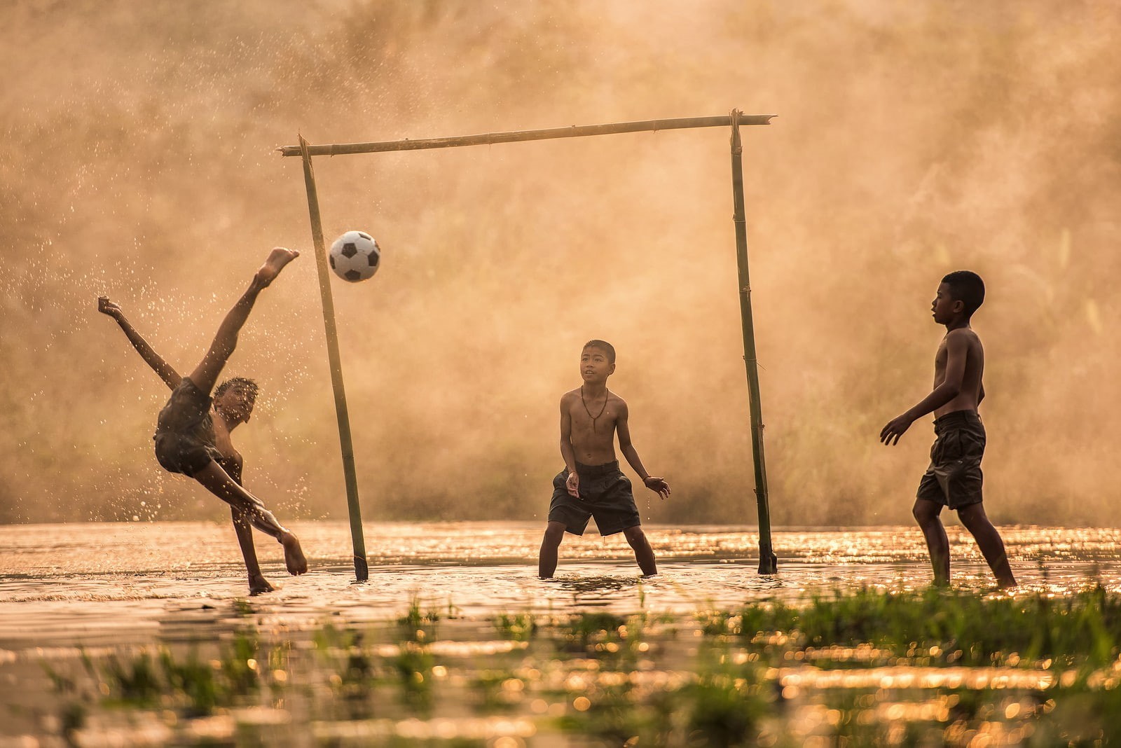 lights, Thailand, water, 720P, children, sunlight, play, Football, mist, HD Wallpaper