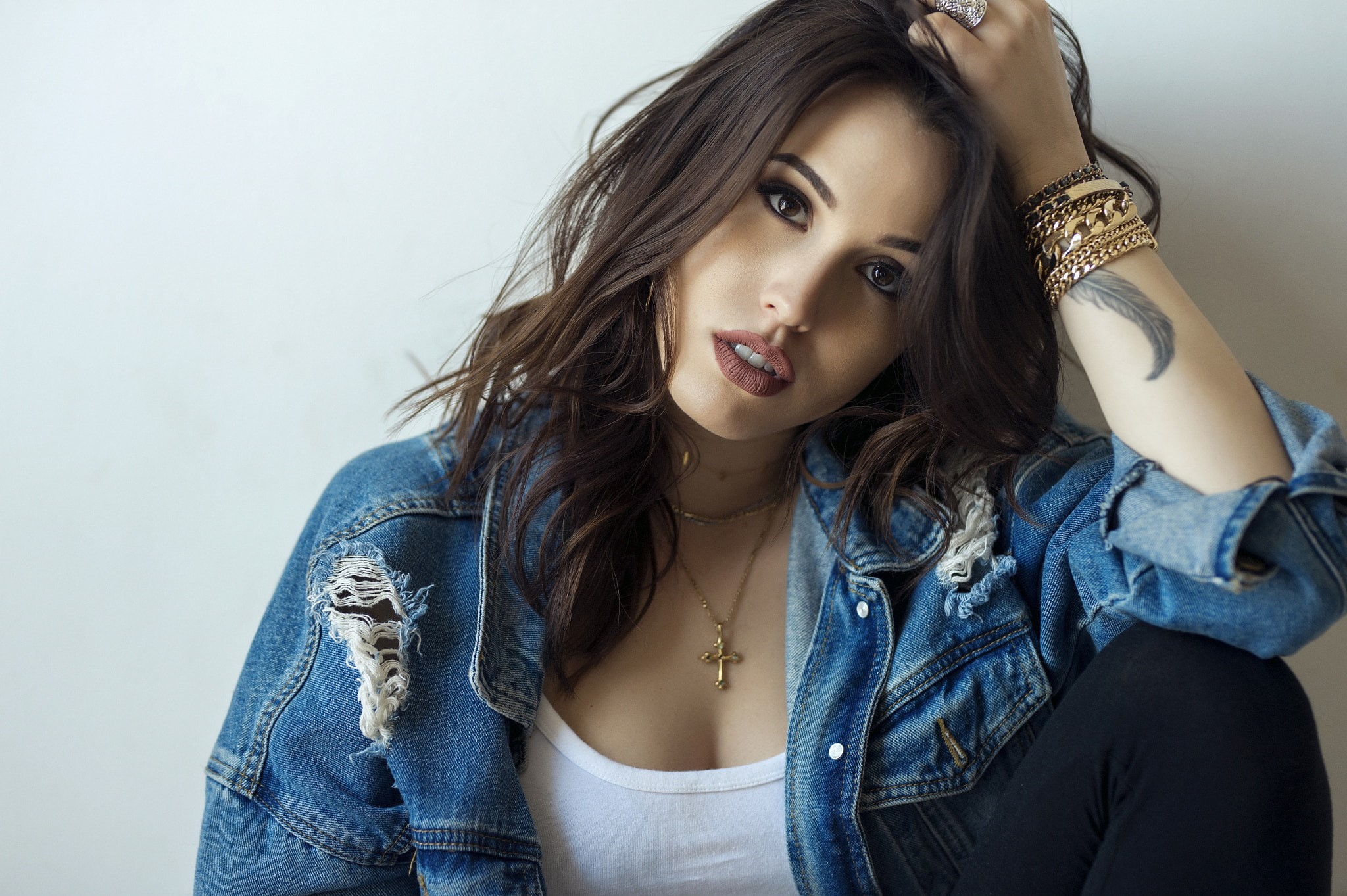 necklace, denim, simple background, tattoo, Eric Snyder, 1080P, portrait, women, HD Wallpaper