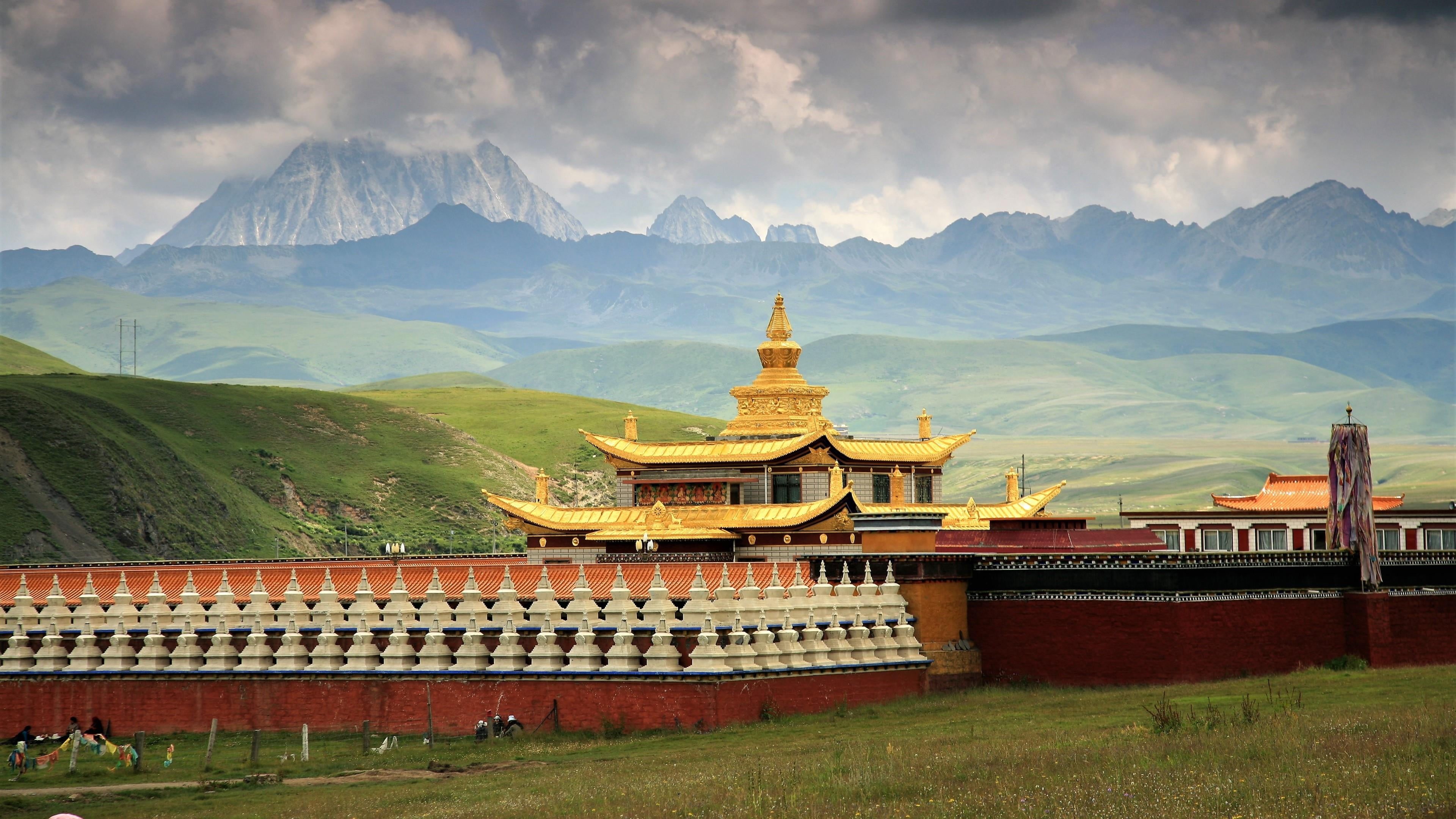 no people, asia, buddhist, buddhist temple, ganzi, buddhism, 4K, gold, mount yala, travel destinations, building exterior, cloud - sky, belief, grass, HD Wallpaper